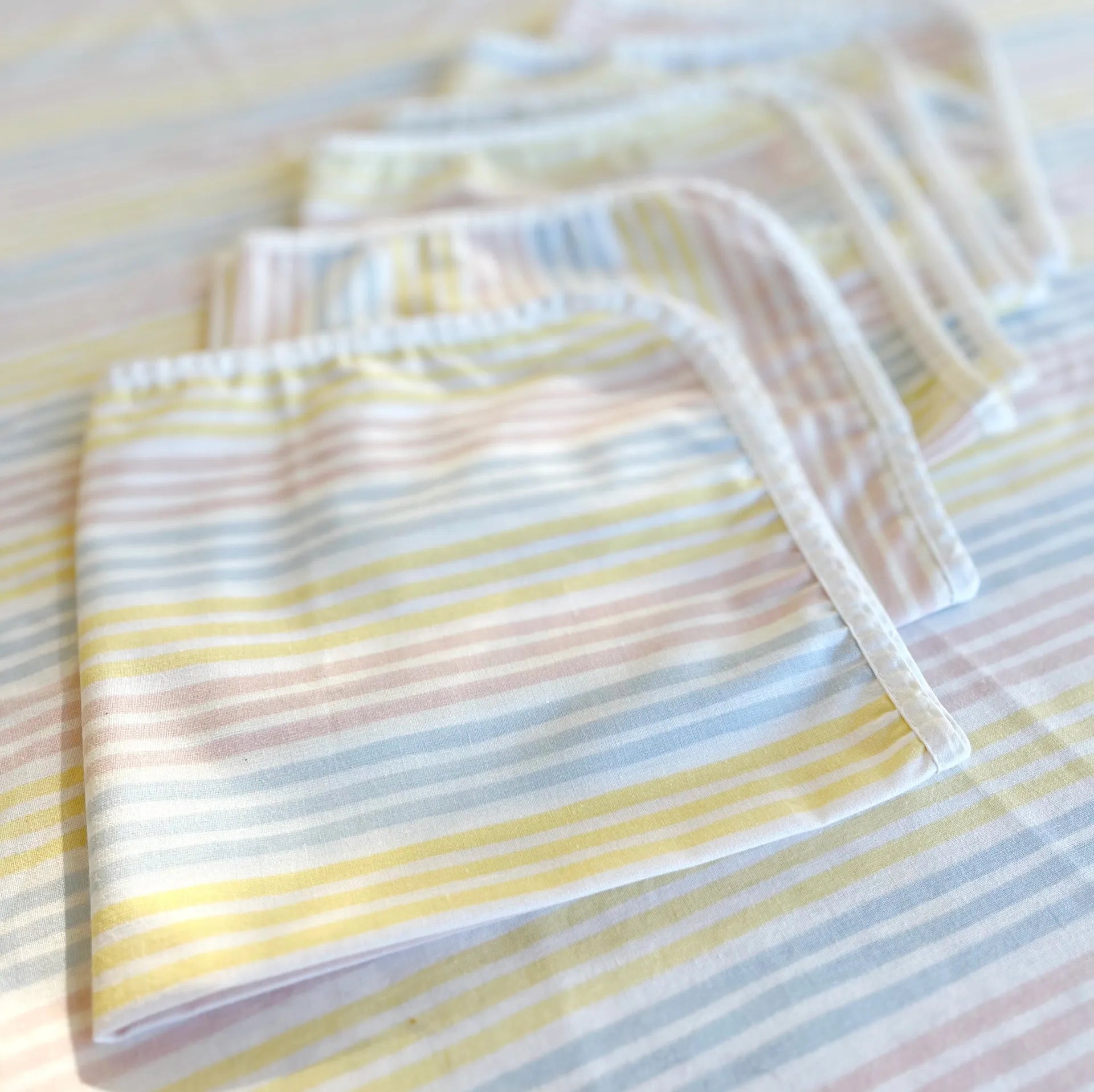 Nappe et serviettes pastel vintage made in France - Club Barbara