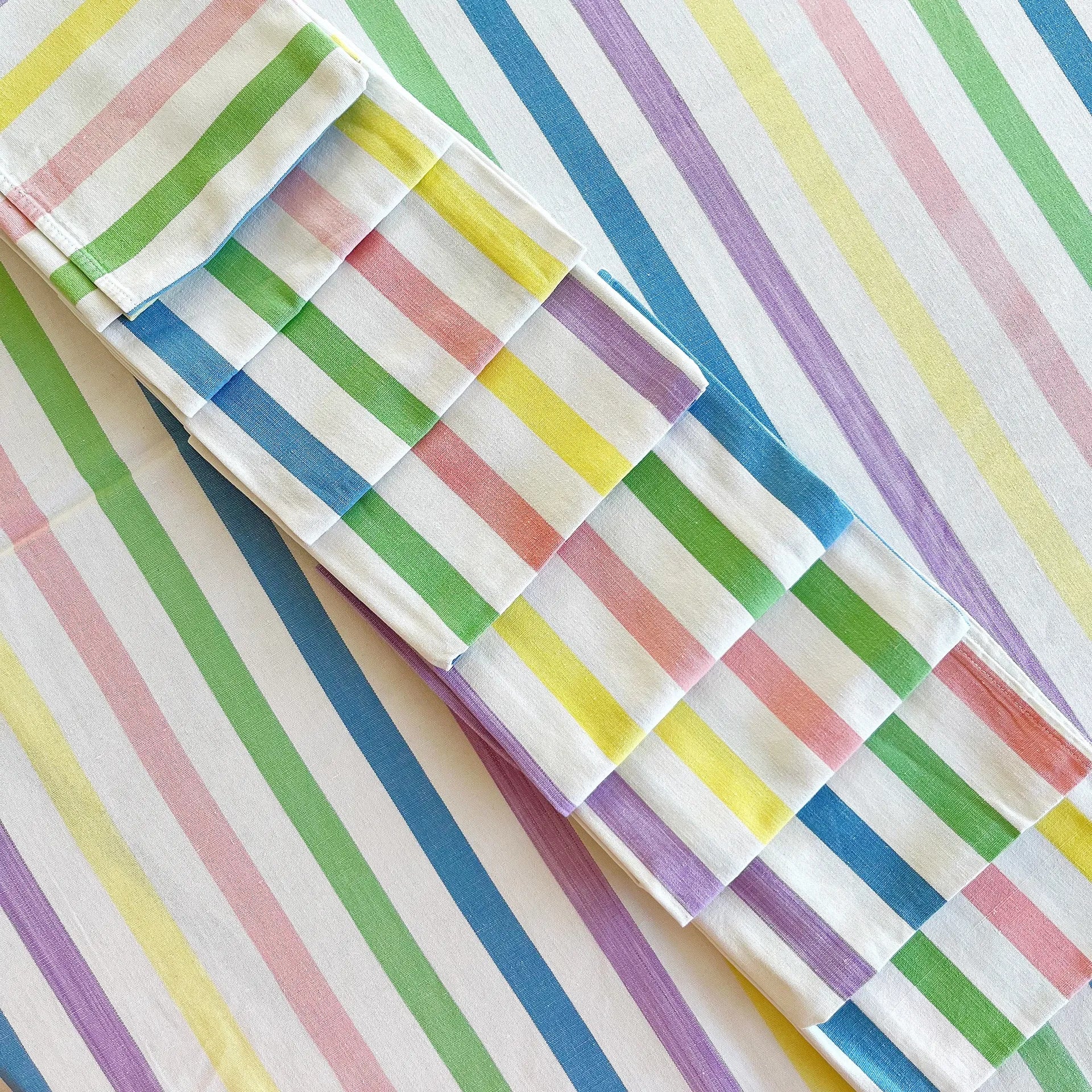 Nappe et serviettes rayures pastel - Club Barbara