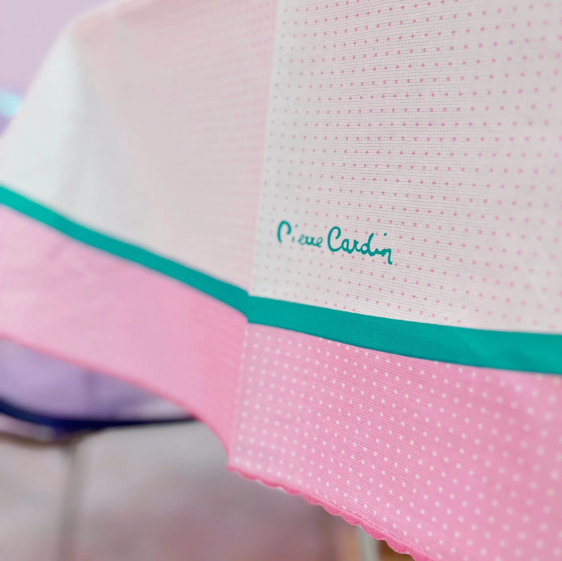 Nappe ronde et 8 serviettes en coton vintage Pierre Cardin pour Zucchi, pois pastels, années 80. - Club Barbara