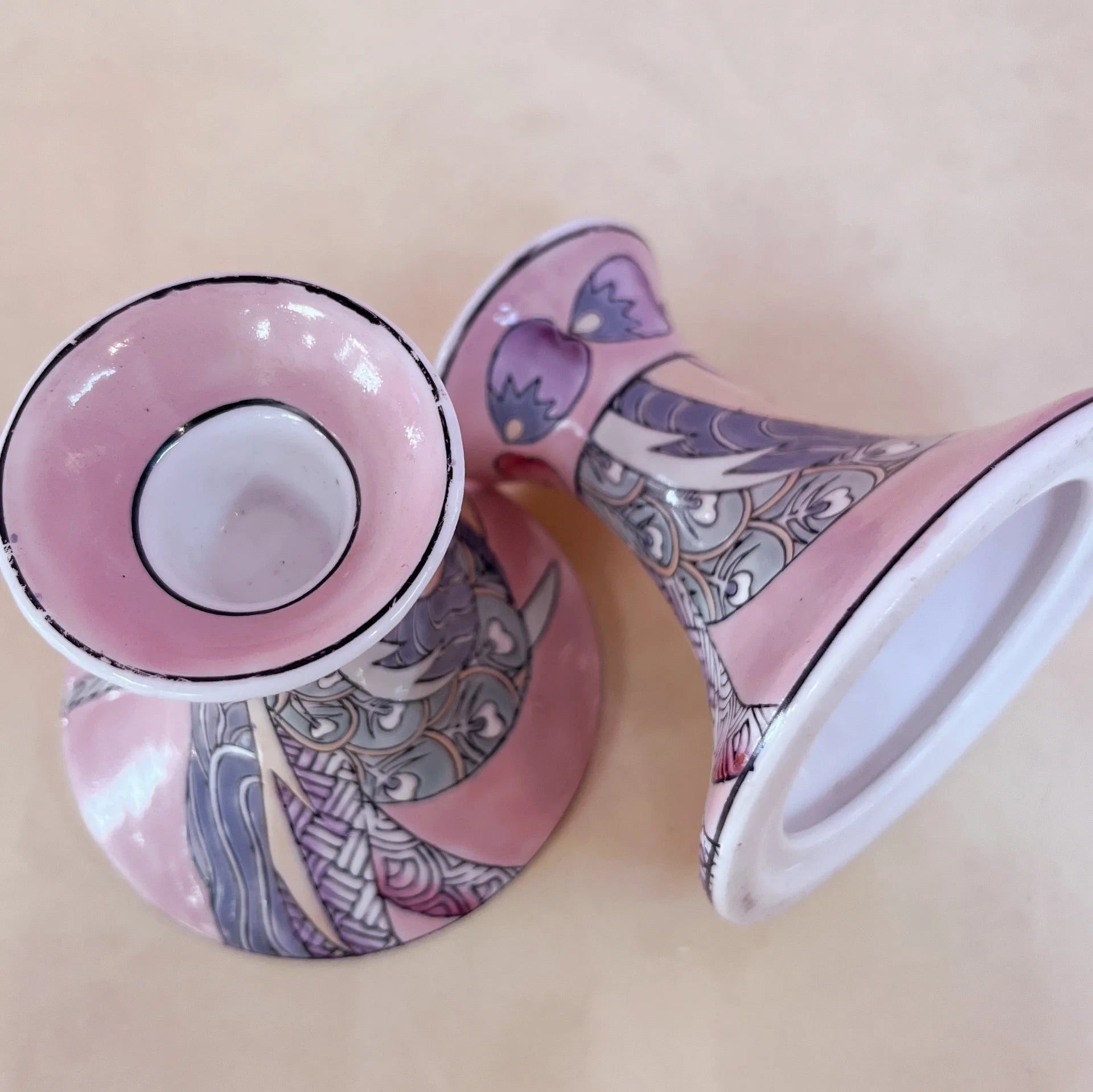 Paire de bougeoirs pastel, Porcelaine de Macao, années 80 - Club Barbara