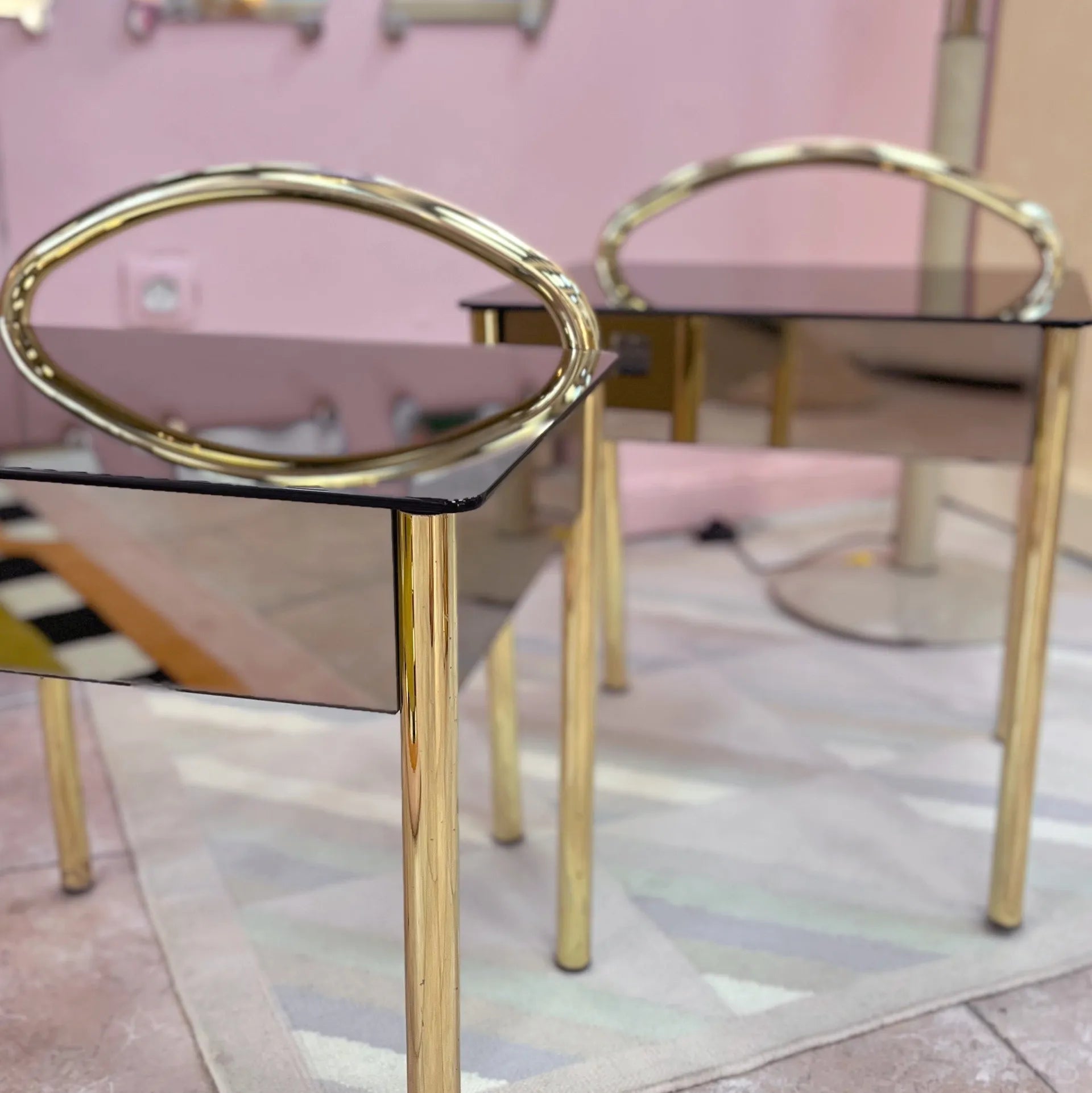Paire de chevets en laiton et miroir fumé - Années 70 - Club Barbara