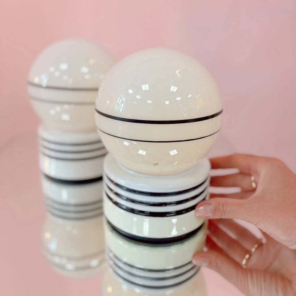Paire de lampes Space Age italiennes, globe opalin, années 80 - Club Barbara