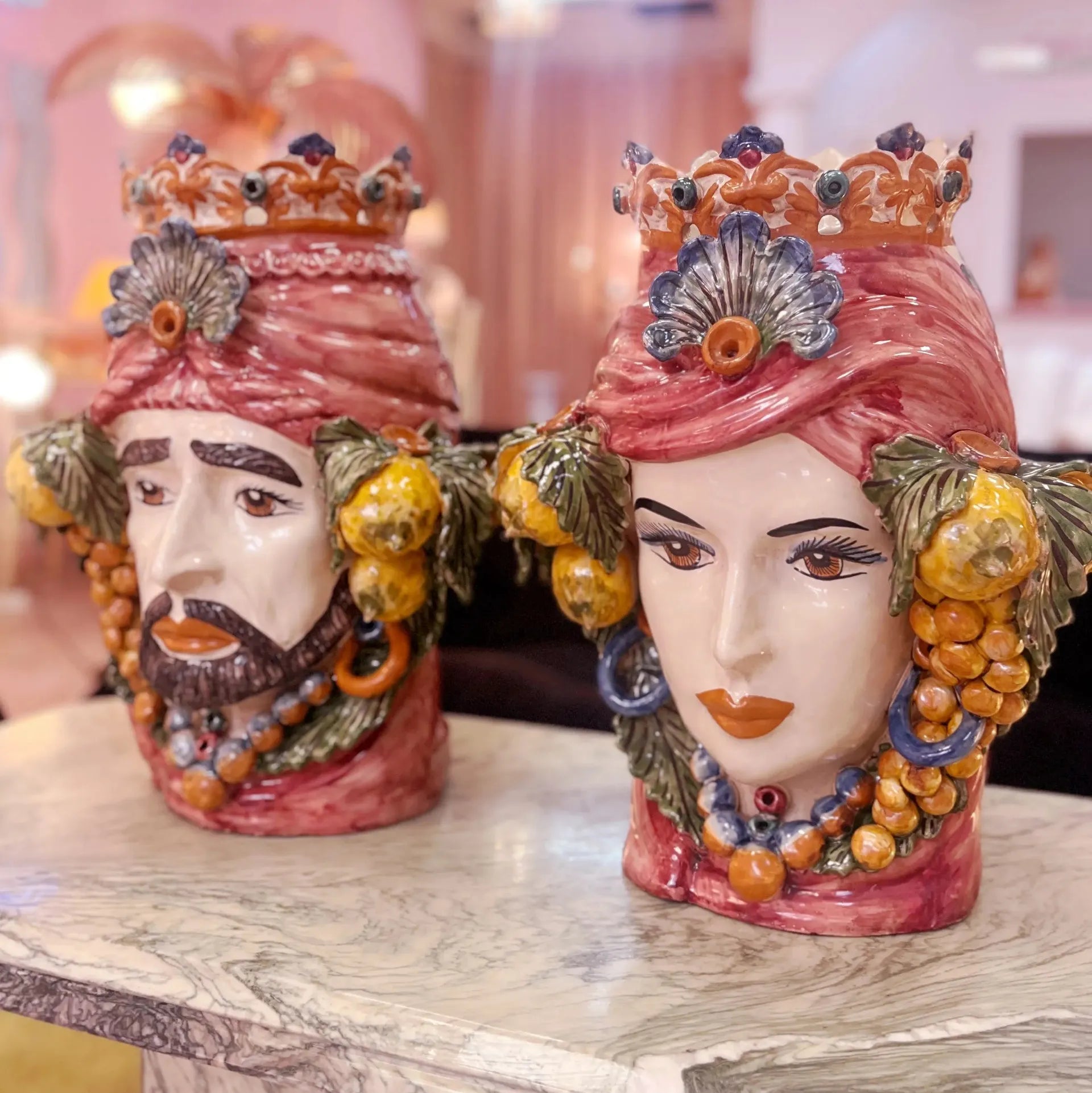 Paire de Têtes de Maure géantes en céramique de Caltagirone, atelier G. Romano, Sicile, années 1960-1970 - Club Barbara