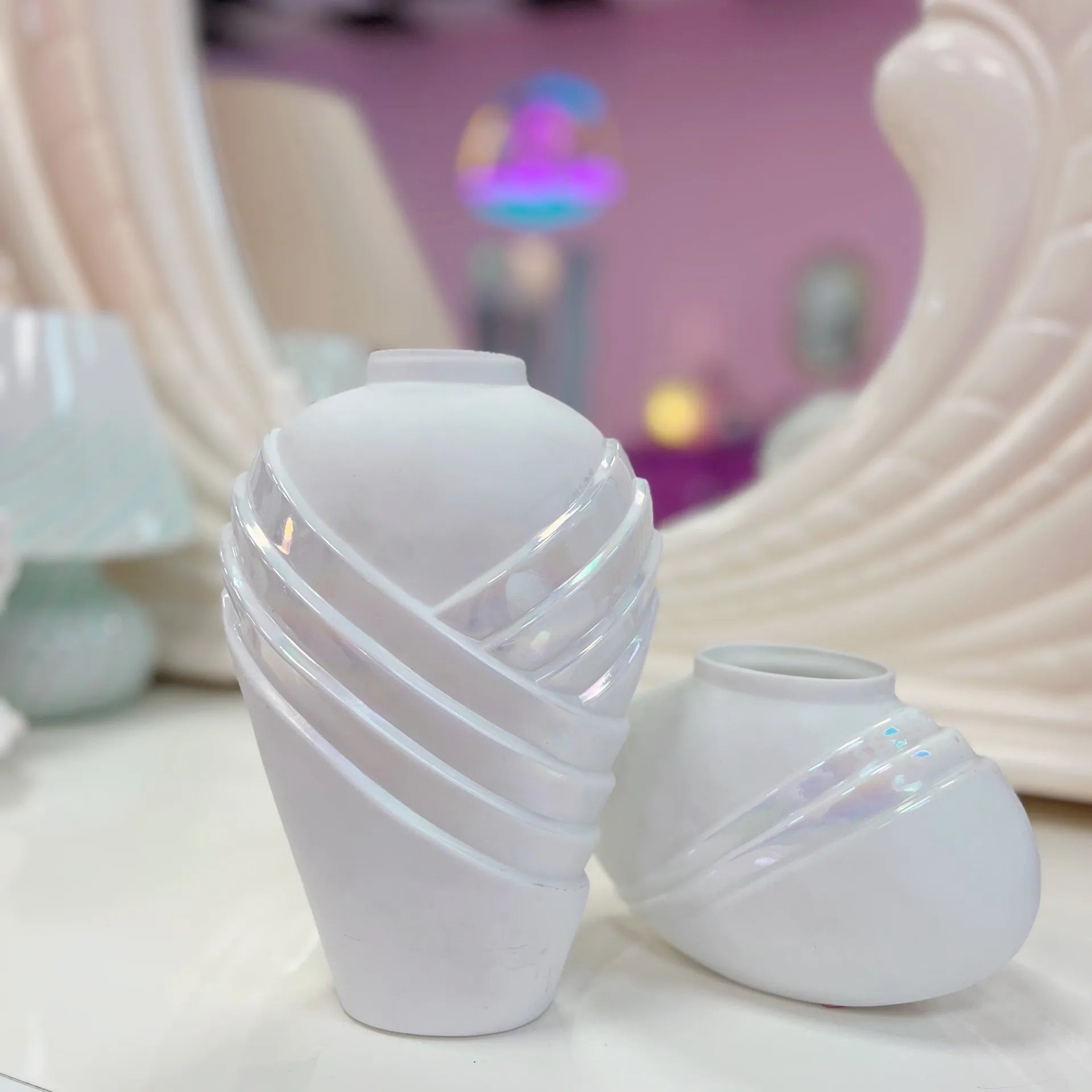 Paire de vases 80s drapés iridescent - Club Barbara