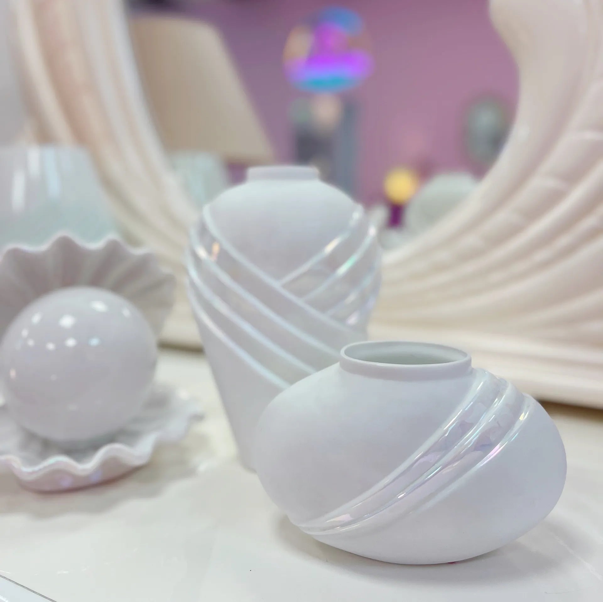 Paire de vases 80s drapés iridescent - Club Barbara