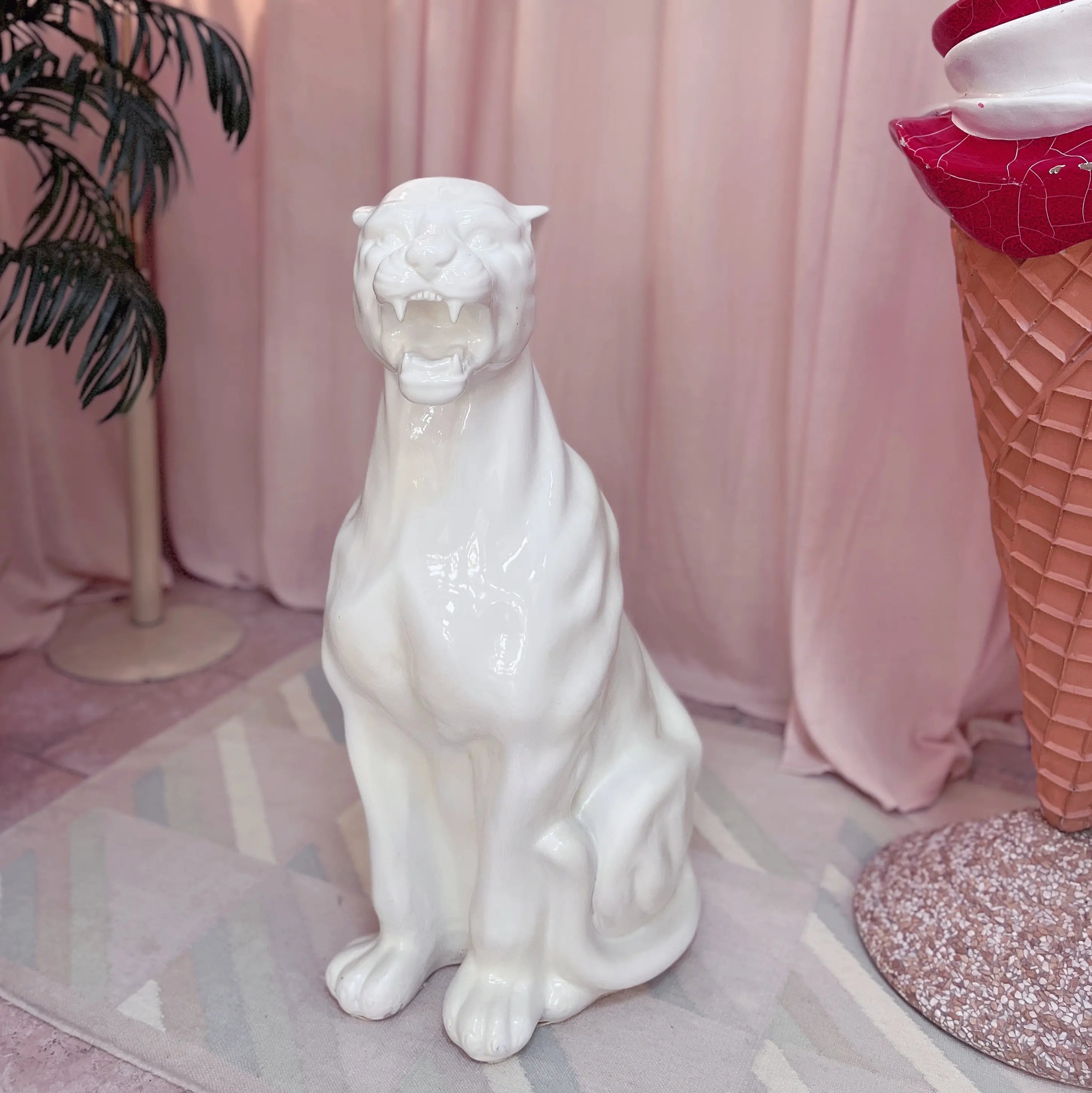 Grande panthère en céramique émaillée blanche vintage, rugissante, années 70