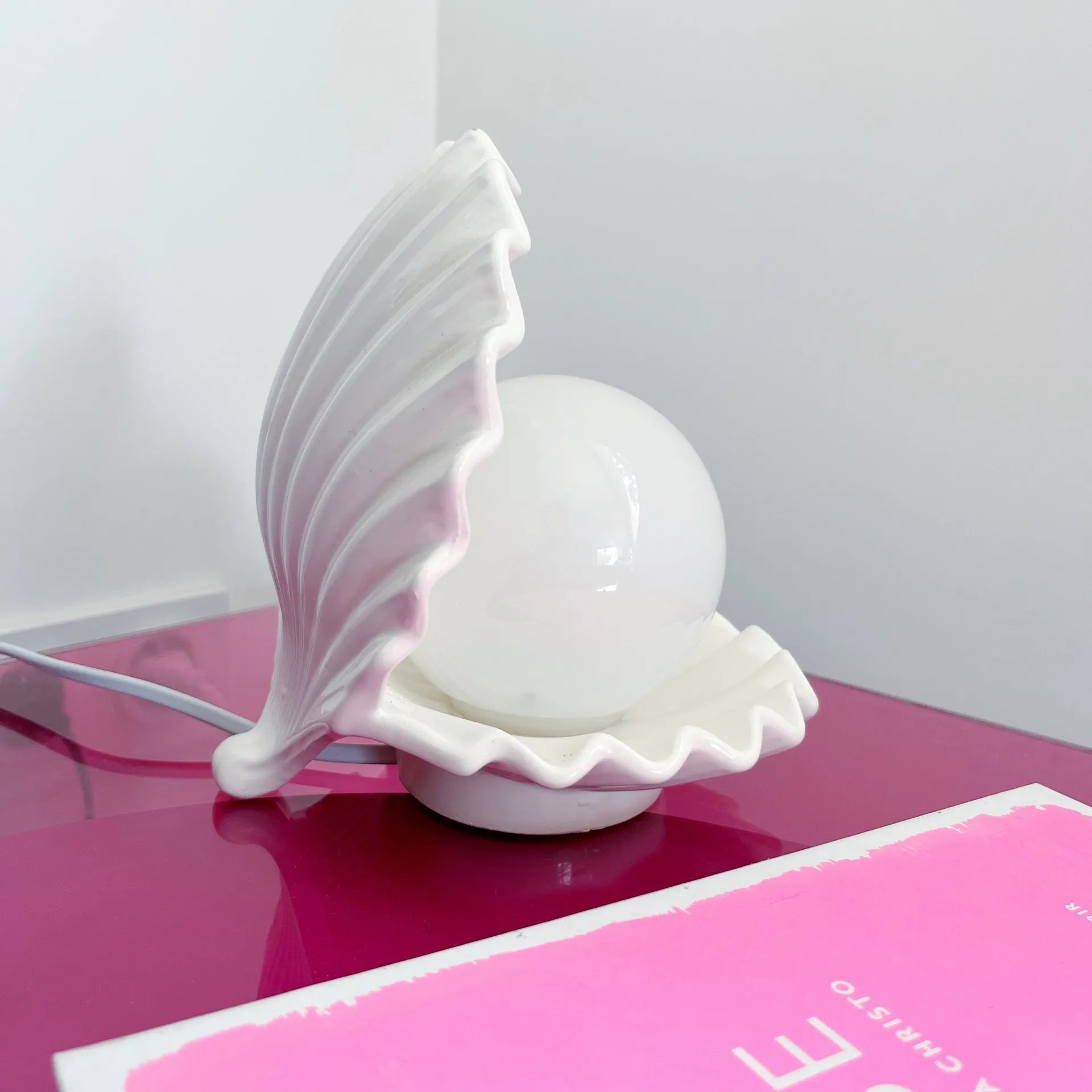 Petite lampe coquillage blanche - Club Barbara