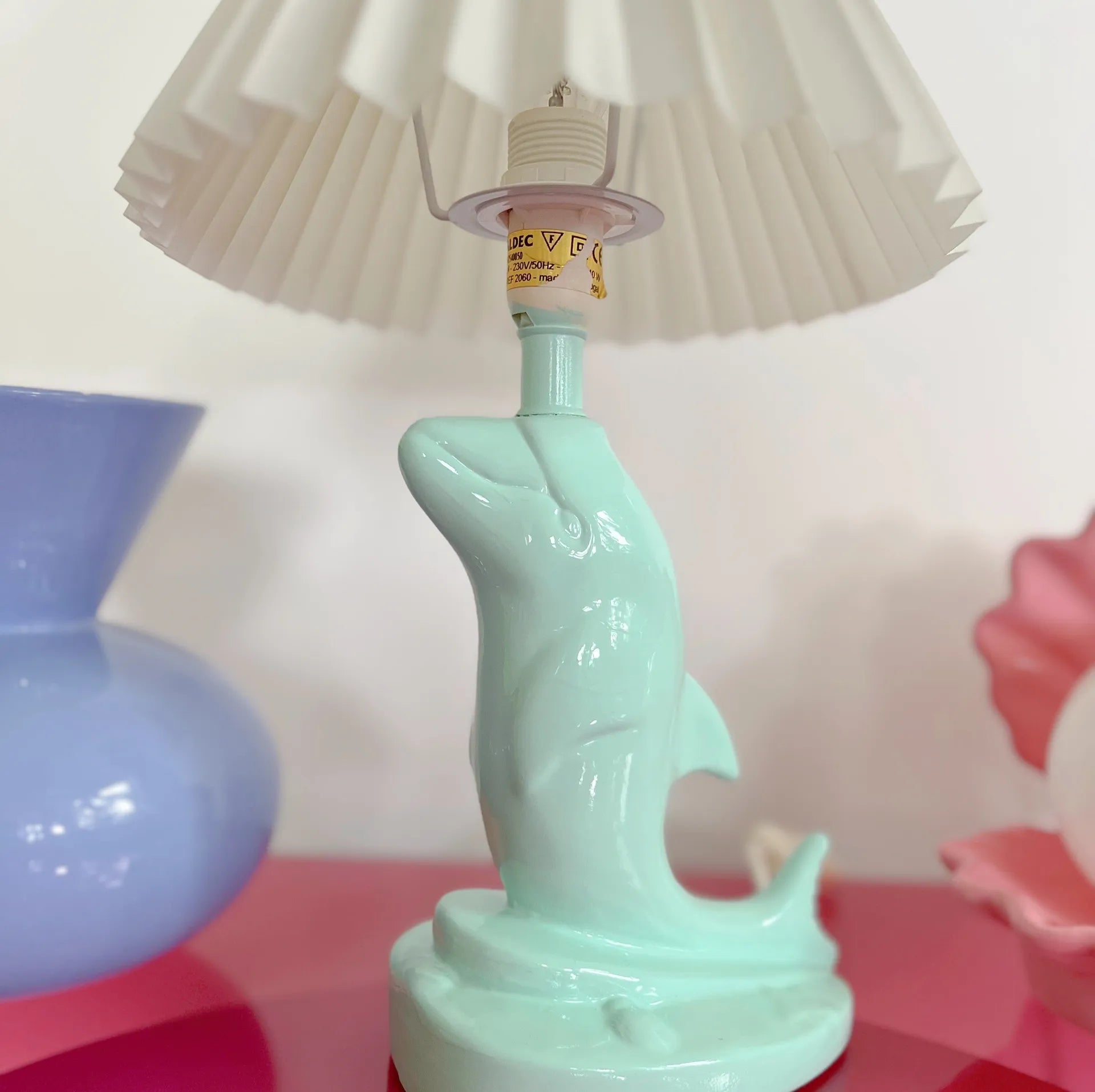 Pied de lampe dauphin vintage vert pastel - Club Barbara