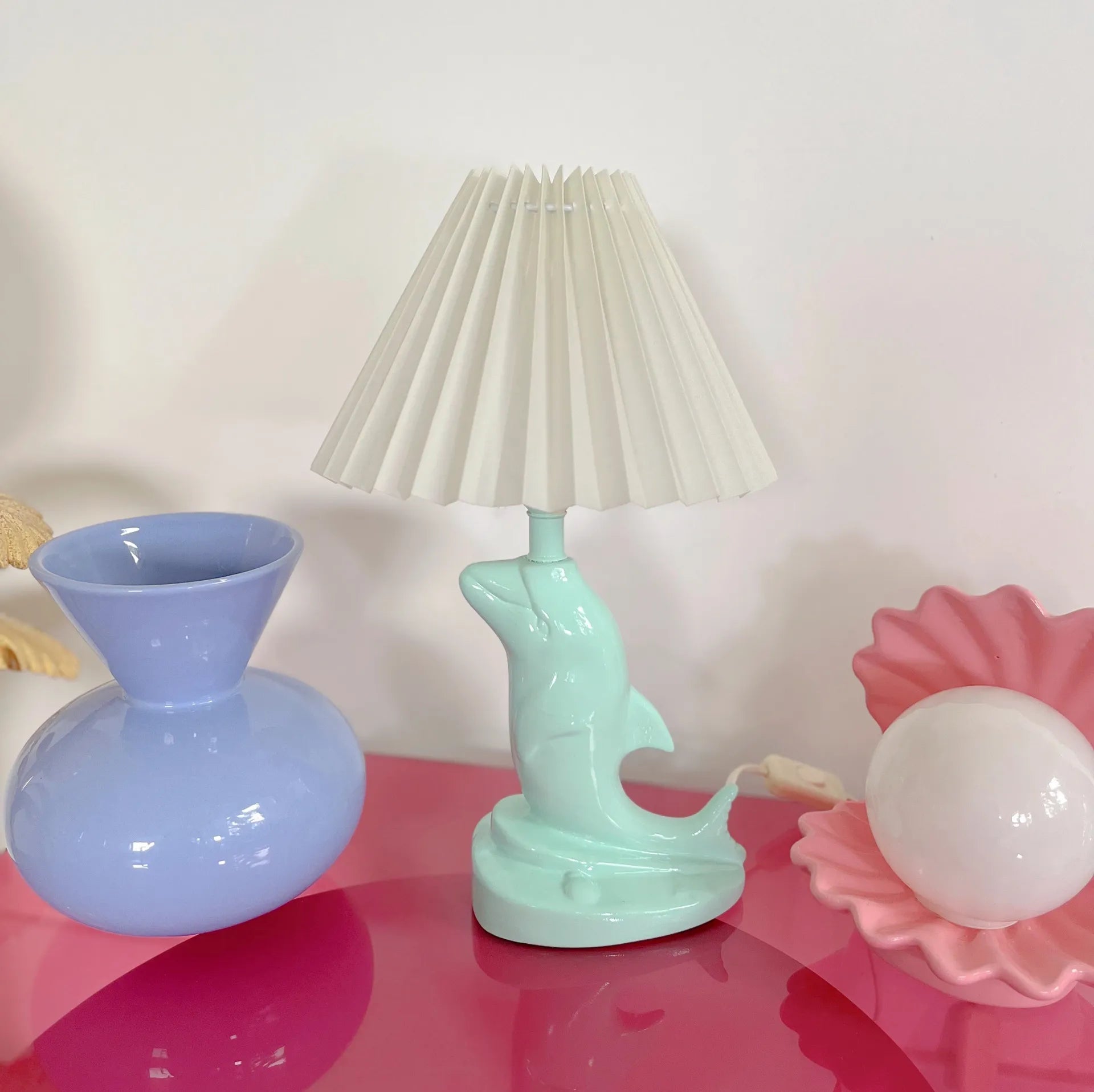 Pied de lampe dauphin vintage vert pastel - Club Barbara