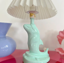 Load image into Gallery viewer, Pied de lampe dauphin vintage vert pastel
