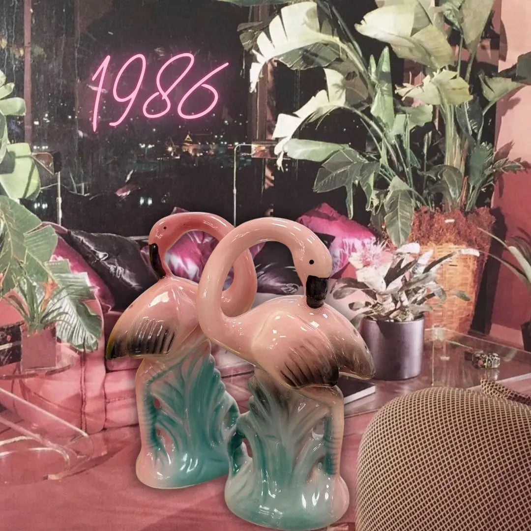 Salière et poivrière vintage flamants roses en céramique, Sarsaparilla Deco Designs, 1986