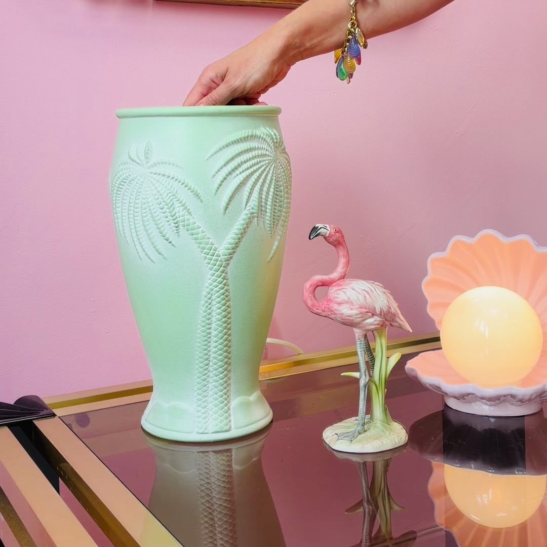 Grand vase palmier vintage, céramique vert menthe pastel, décor en relief, années 80