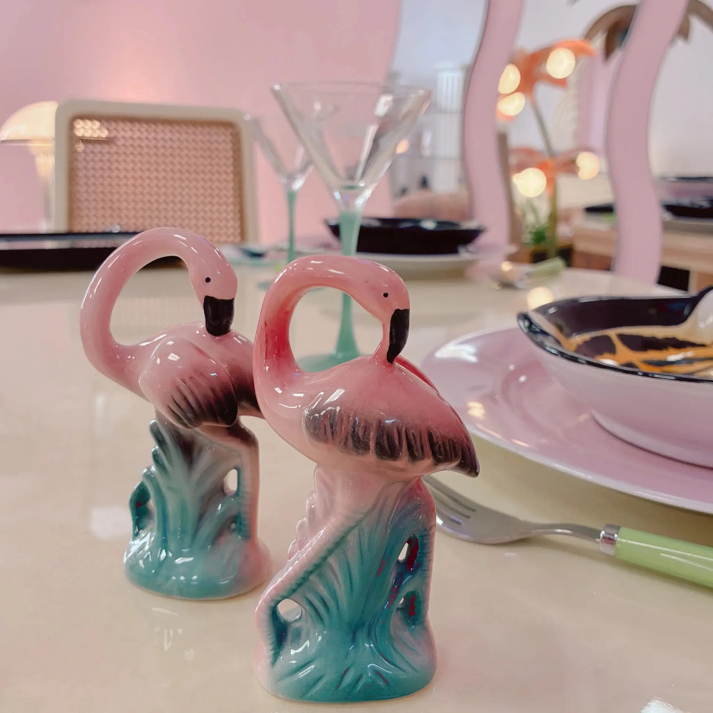Salière et poivrière vintage flamants roses en céramique, Sarsaparilla Deco Designs, 1986 - Club Barbara