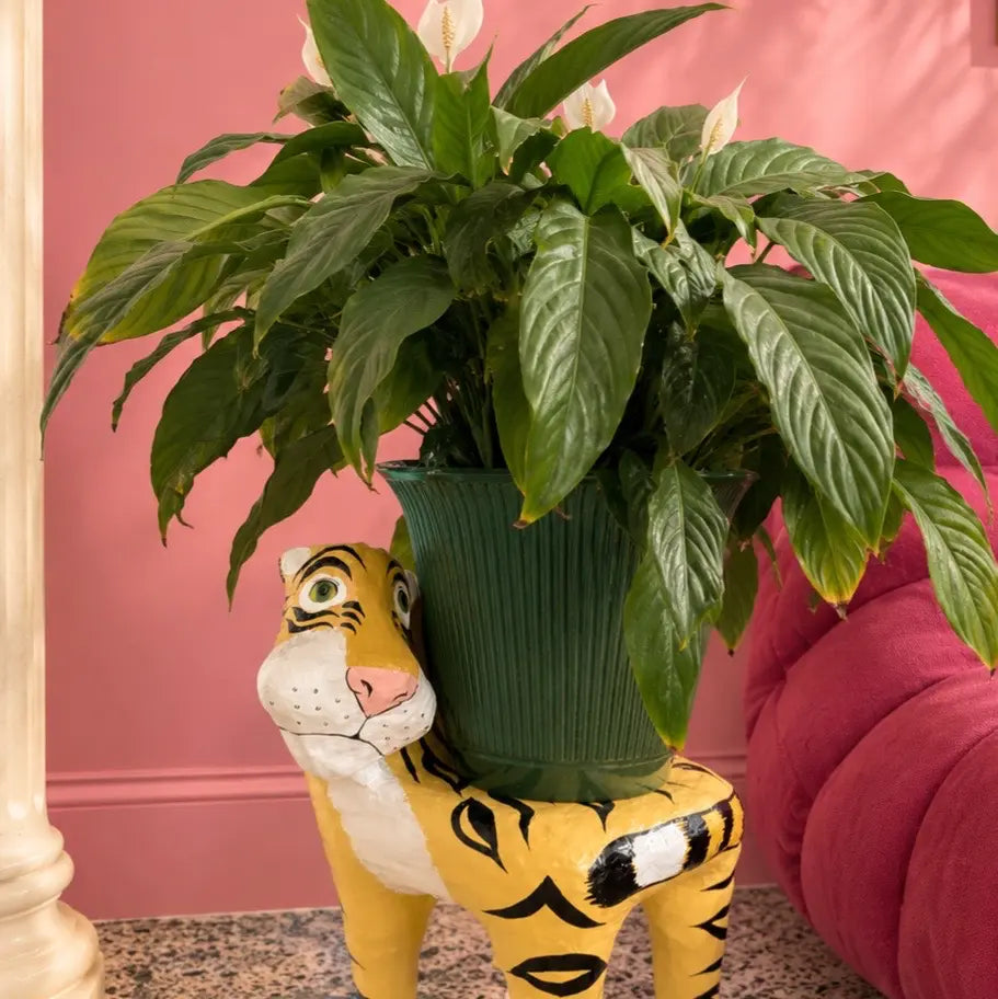Sellette tigre en papier mâché laqué jaune et noir
