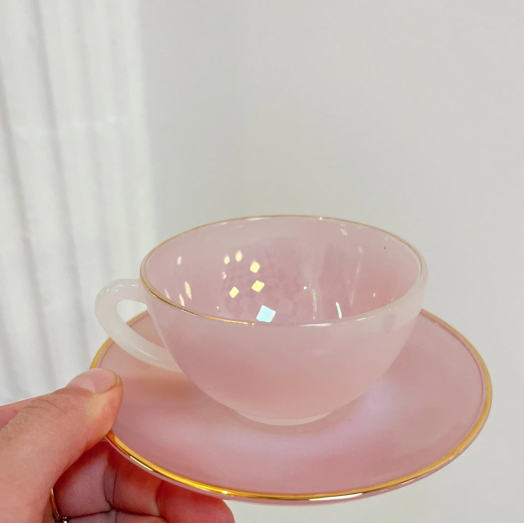 Service à café vintage Arcopal Arlequin, verre opalin pastel, liseré doré, années 60 - Club Barbara