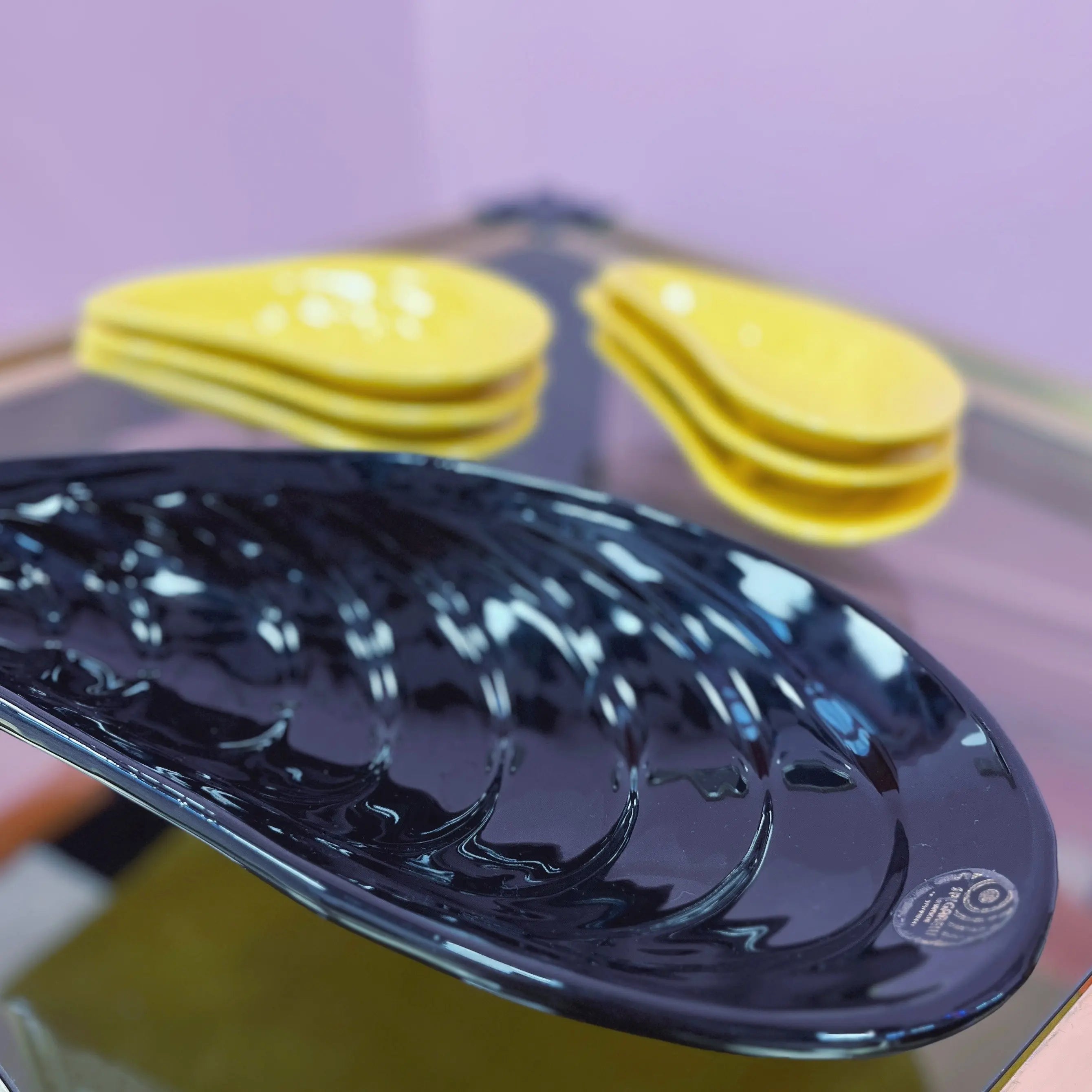 Vaisselle vintage italienne coquillage jaune et noir en céramique émaillée Club Barbara
