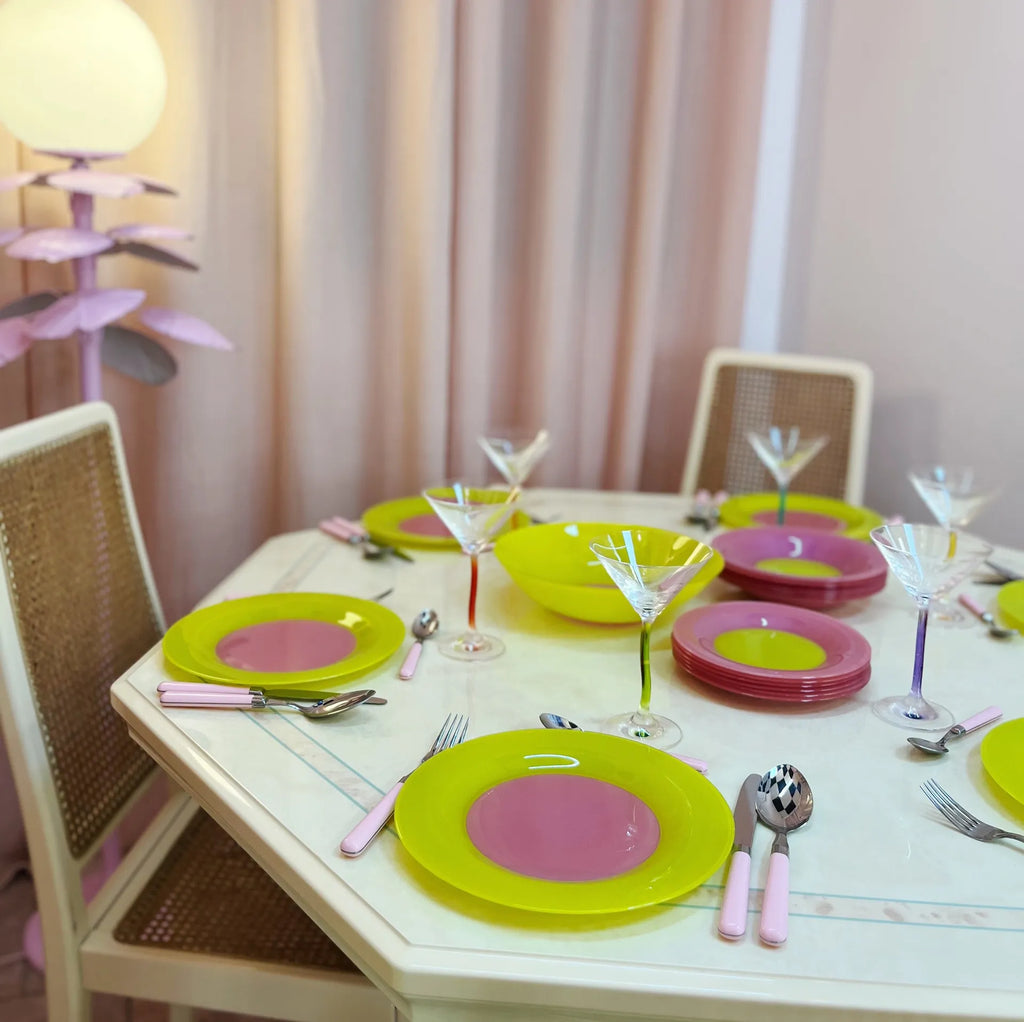 Service d’assiettes, 19 pièces multicolores, Arc France, années 80 - Club Barbara
