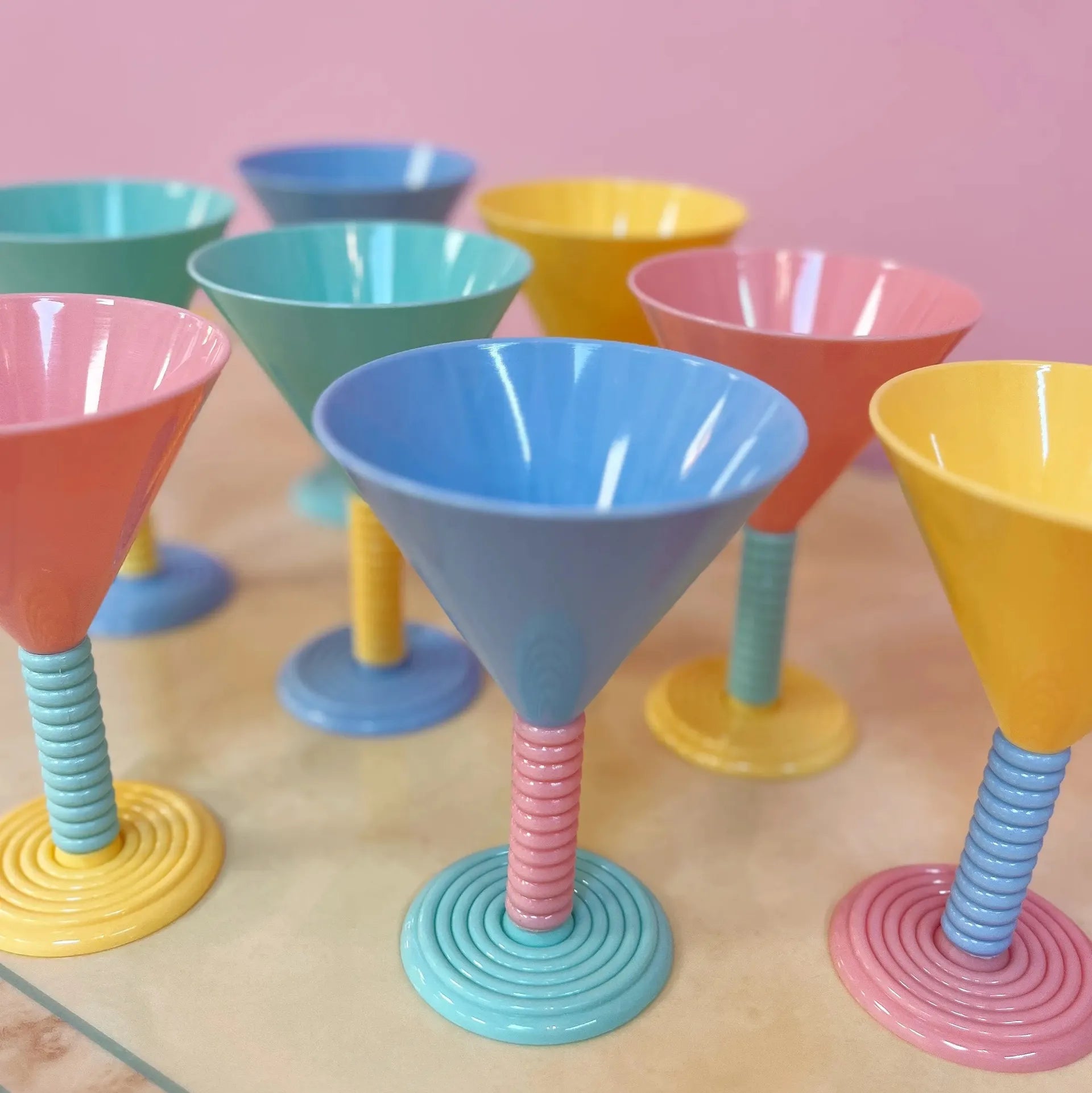 Service de 8 coupes à glace pastel tricolore, Memphis Design - Club Barbara