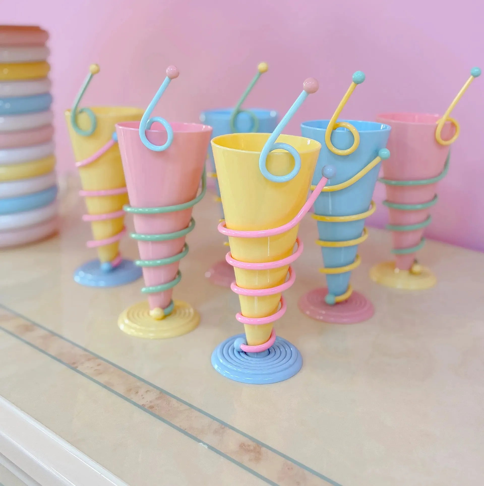 Service postmoderne pastel laqué, Memphis Design, années 80 - Club Barbara