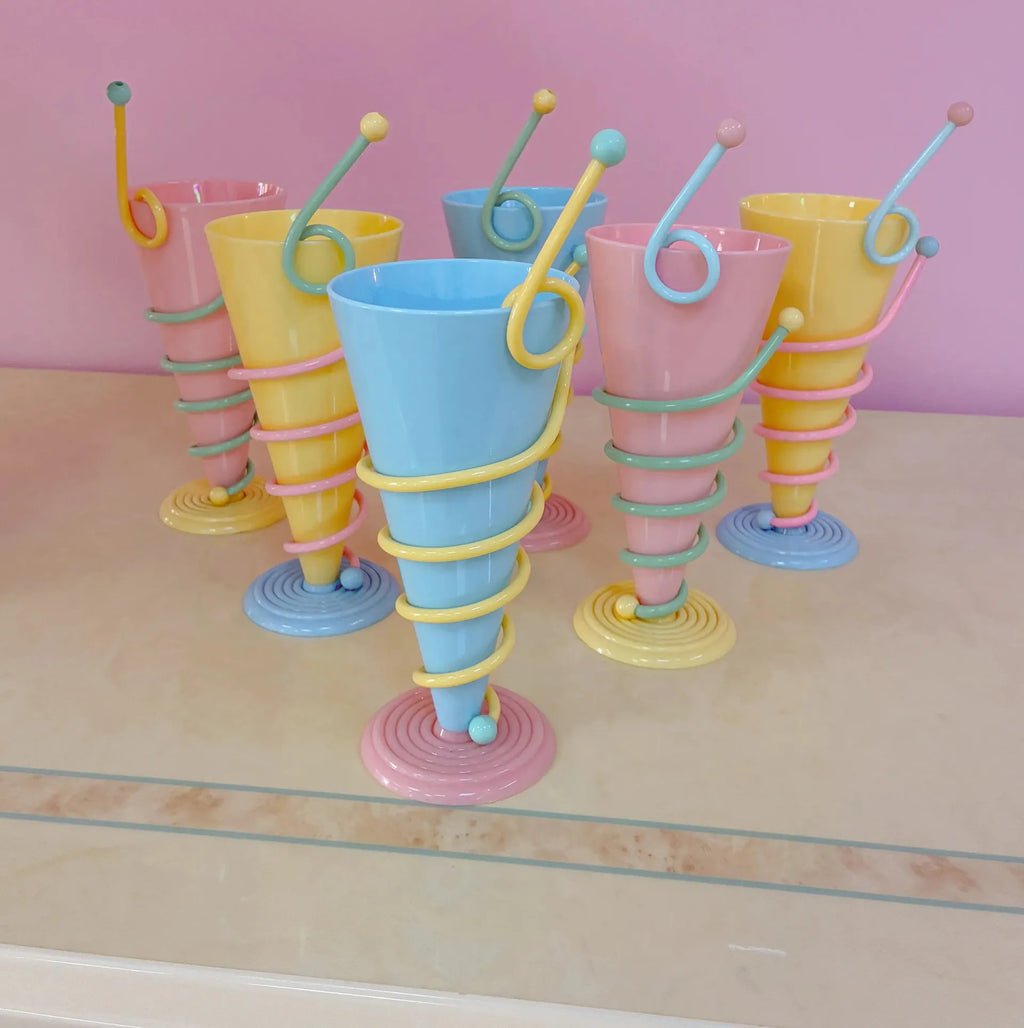 Service postmoderne pastel laqué, Memphis Design, années 80 - Club Barbara