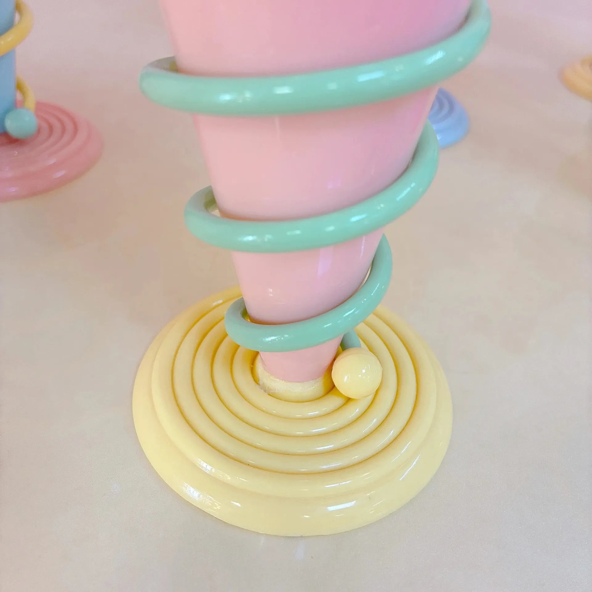 Service postmoderne pastel laqué, Memphis Design, années 80 - Club Barbara