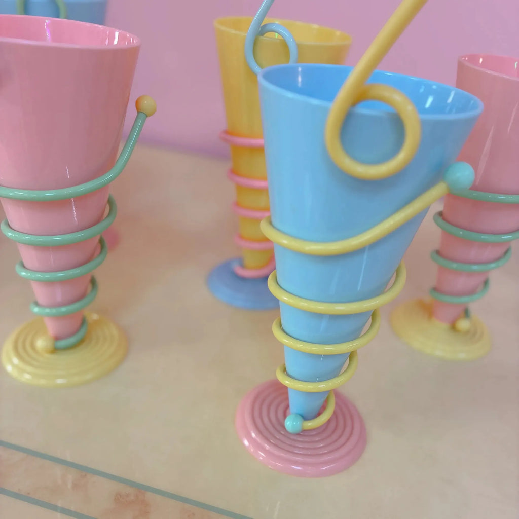 Service postmoderne pastel laqué, Memphis Design, années 80 - Club Barbara