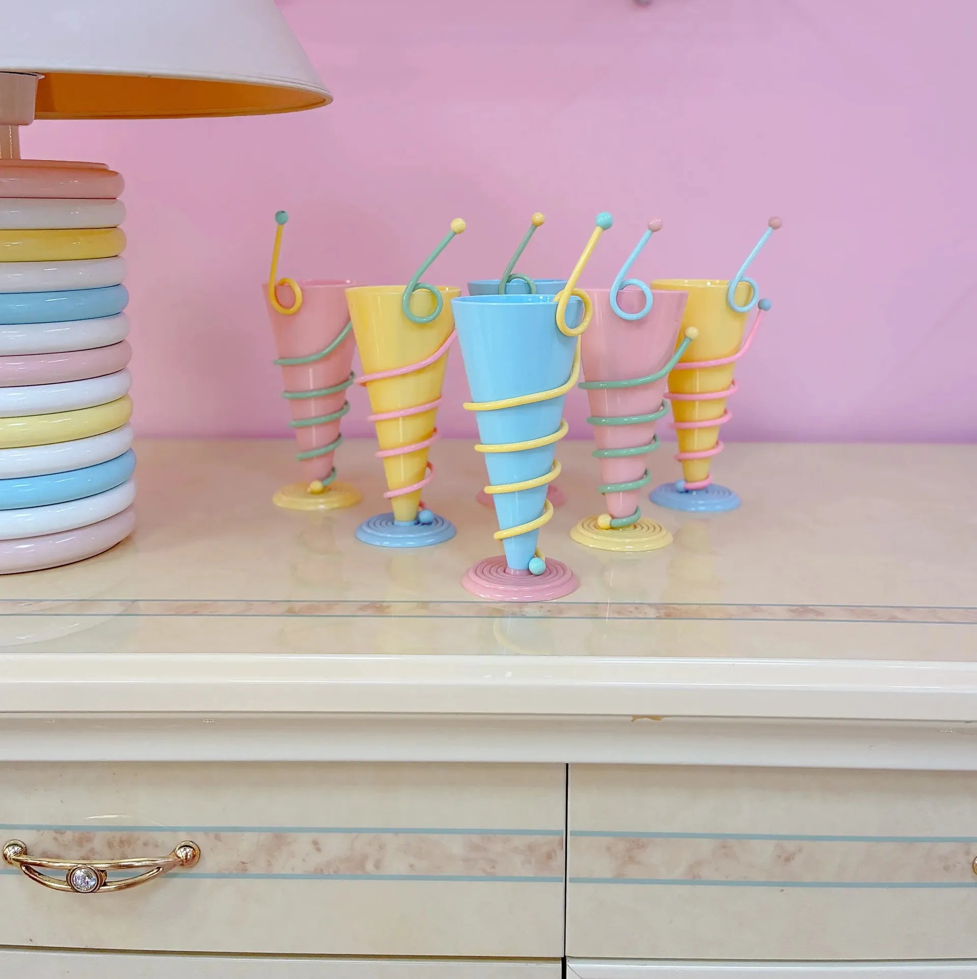 Service postmoderne pastel laqué, Memphis Design, années 80 - Club Barbara