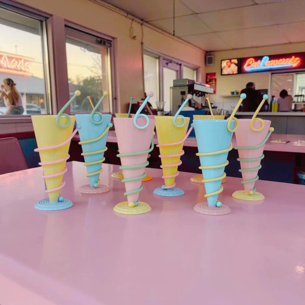 Service postmoderne pastel laqué, Memphis Design, années 80 - Club Barbara
