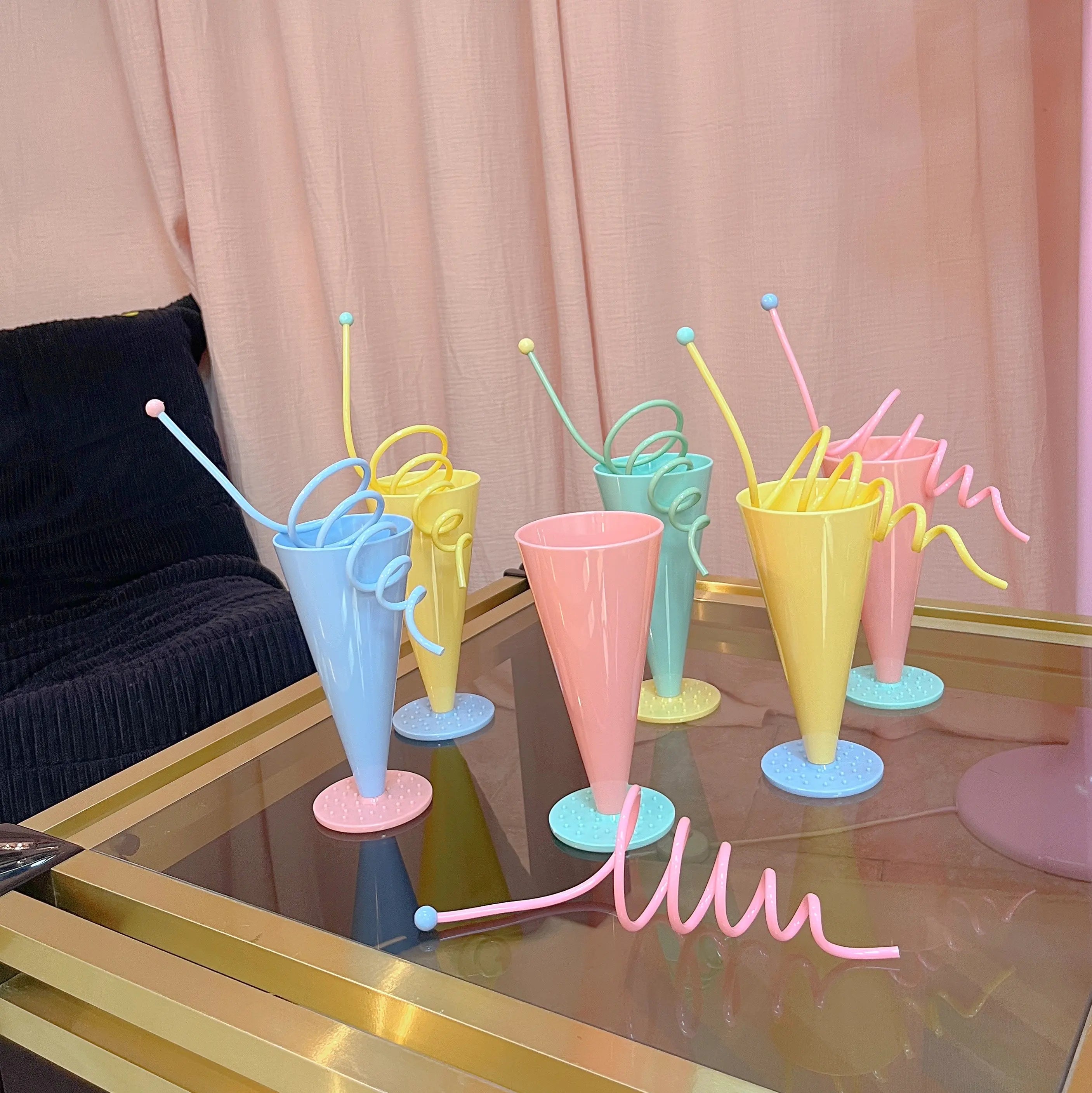 Service de verres pastel design postmoderne, années 80, avec touillettes, Club Barbara
