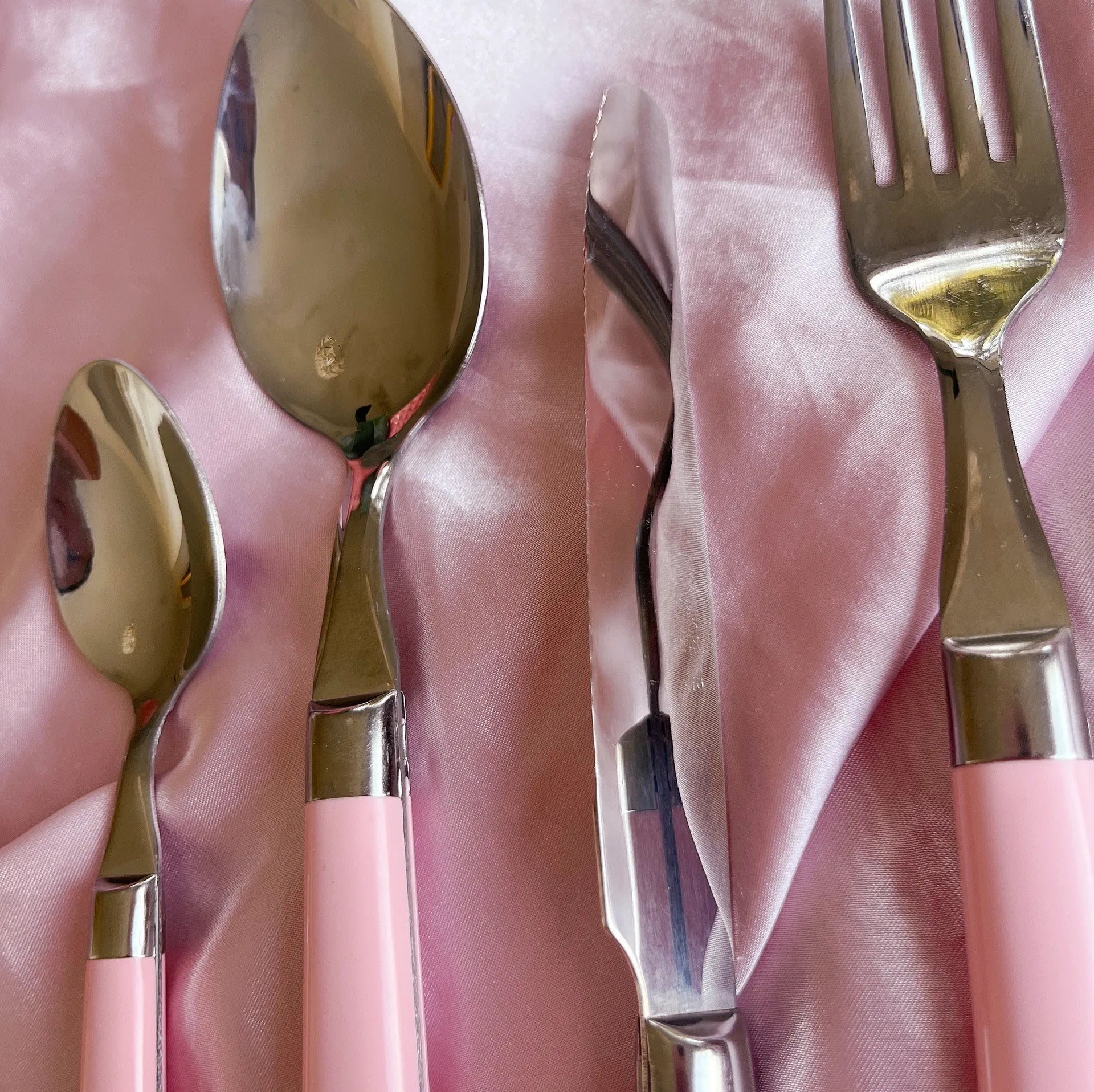 Set de 24 couverts rose Guy Degrenne – Made in France - Années 80 - Club Barbara