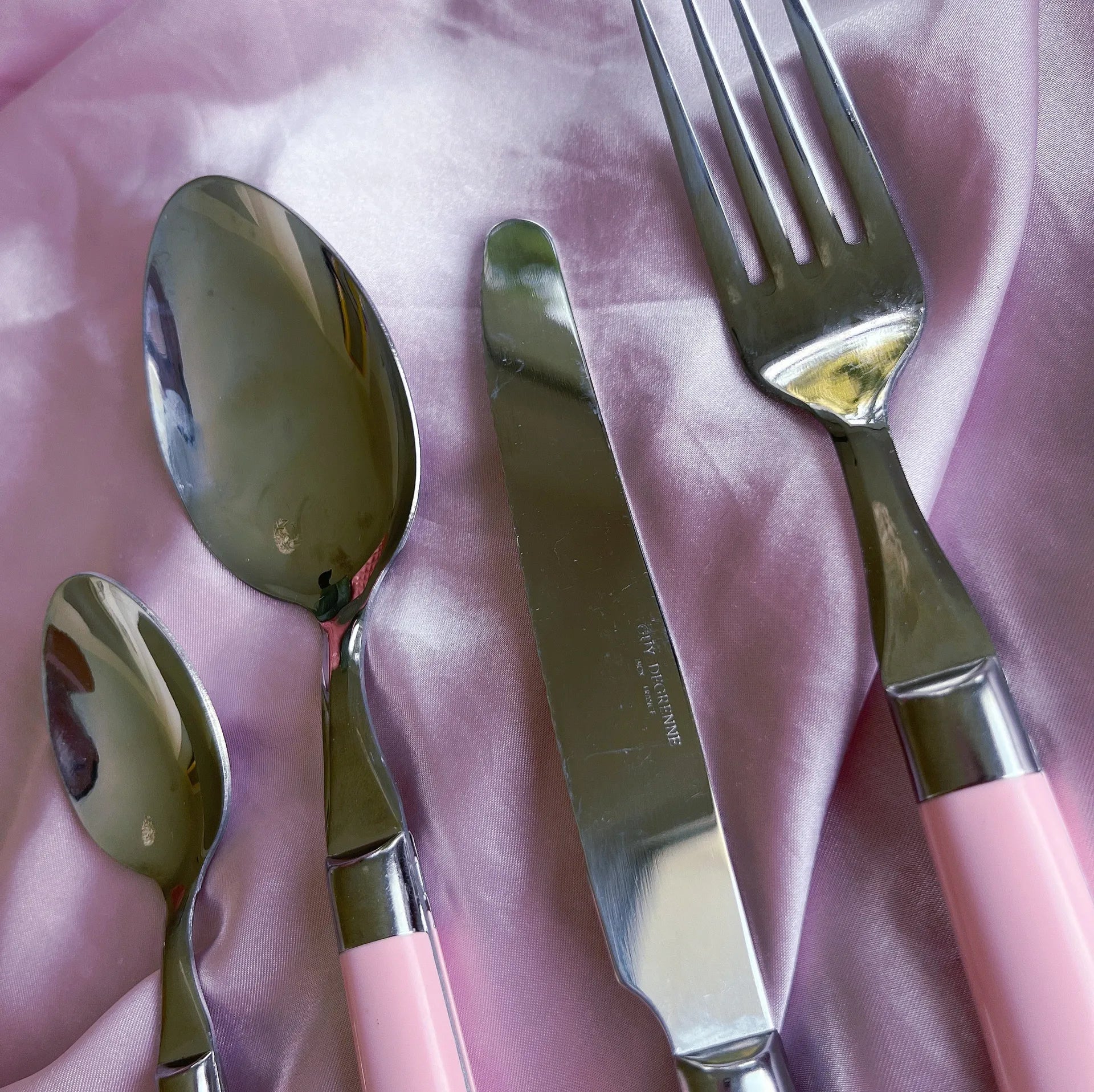 Set de 24 couverts rose Guy Degrenne – Made in France - Années 80 - Club Barbara