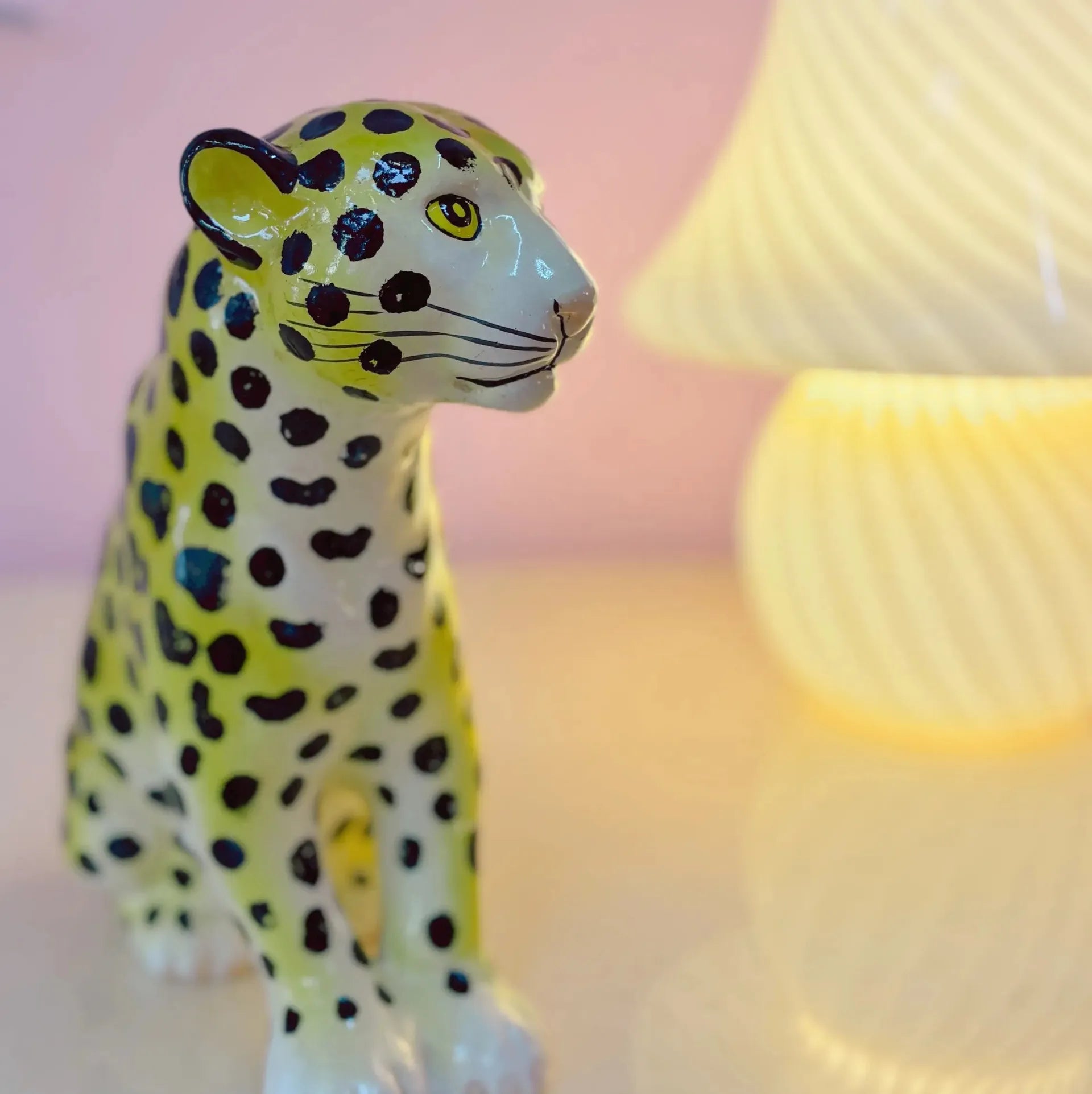 Statue jaguar vintage en céramique italienne émaillée, jaune, années 70 - Club Barbara