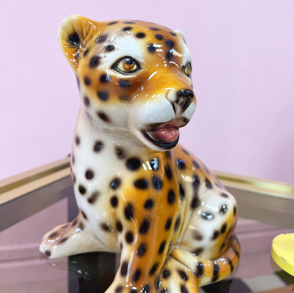 Statuette bébé léopard Capodimonte, céramique émaillée, Italie années 70