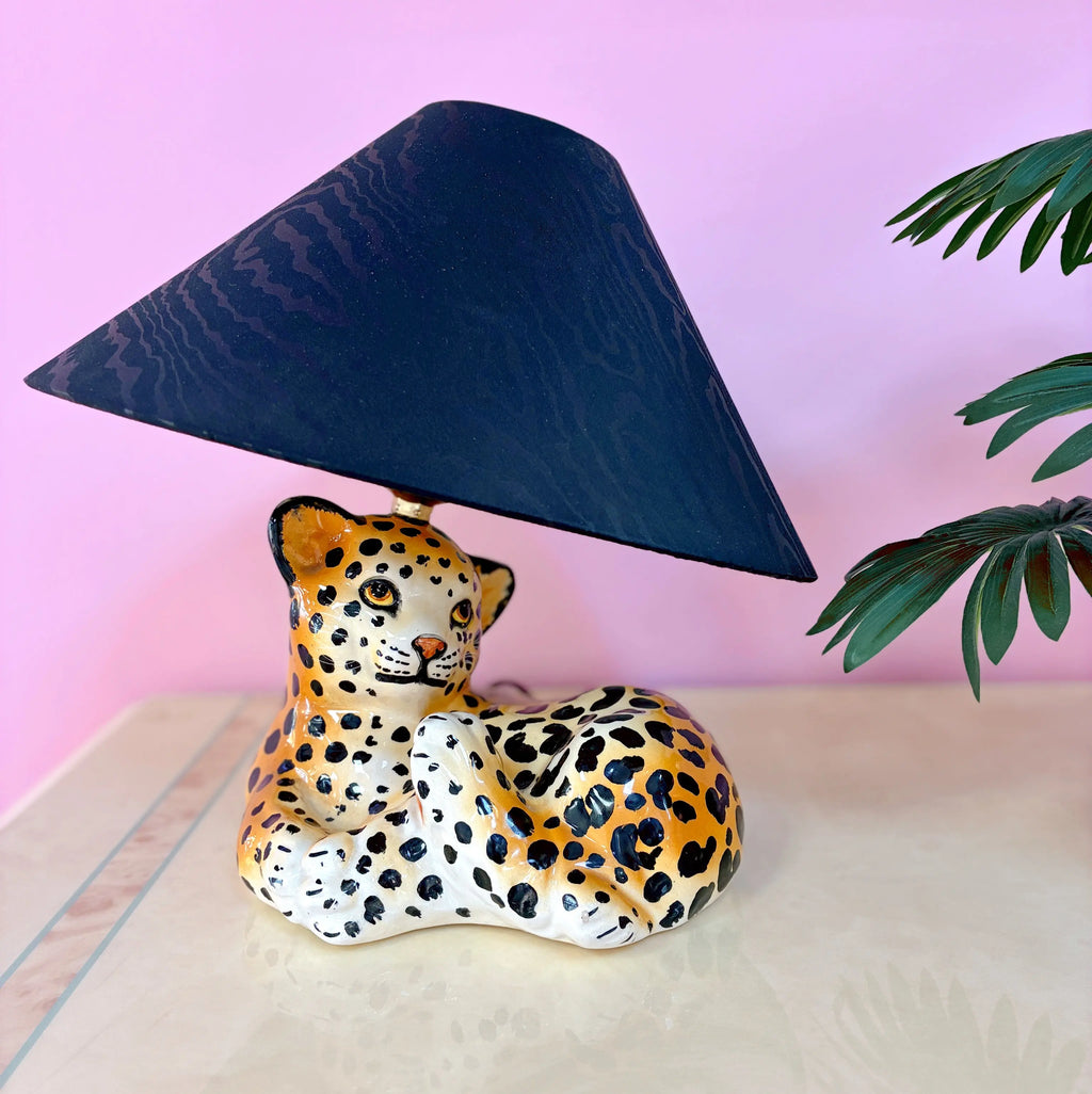 Figurine léopard couché en céramique émaillée brillante, base de lampe vintage italienne