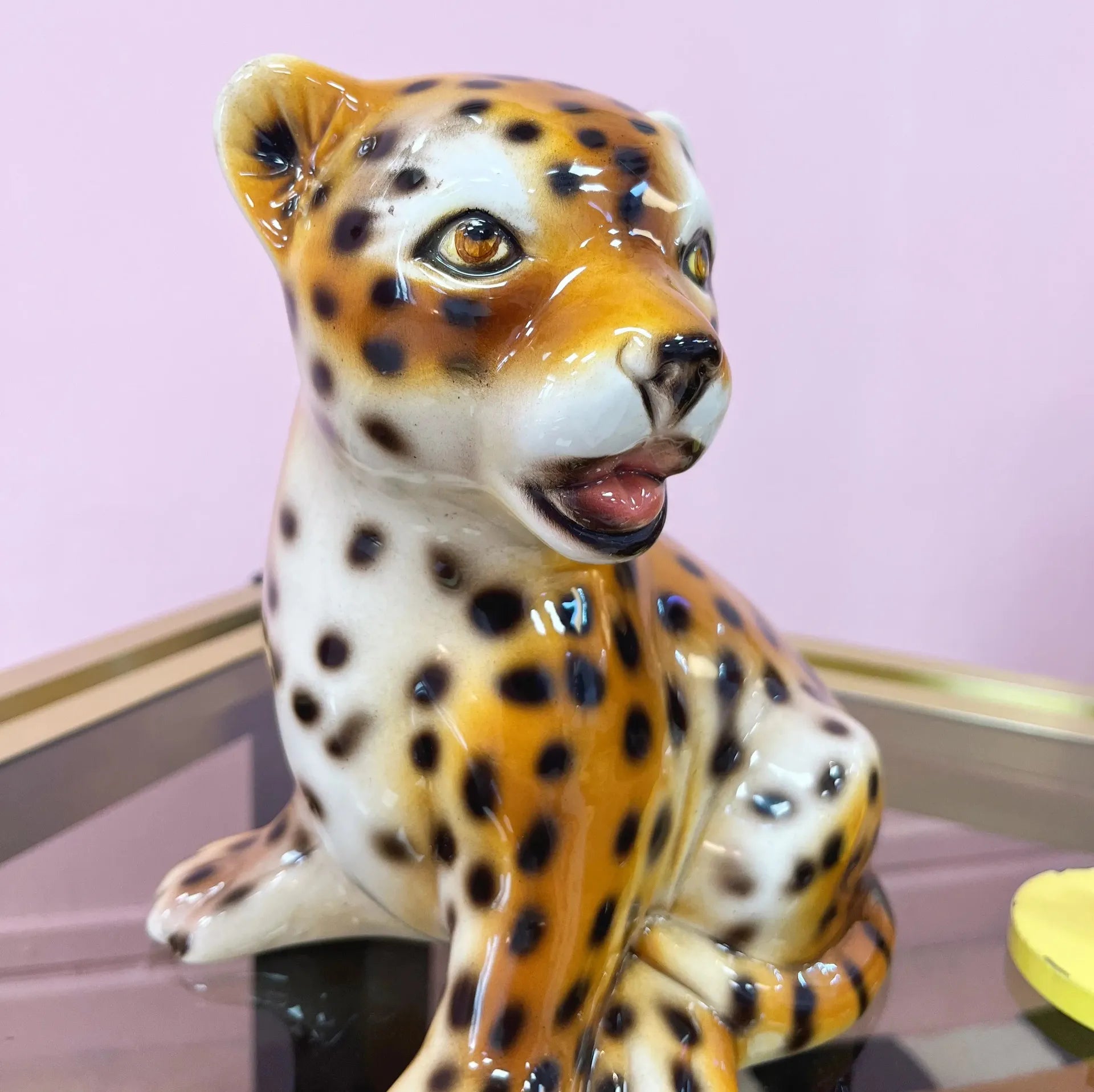 Statuette bébé léopard Capodimonte, céramique émaillée, Italie années 70 - Club Barbara