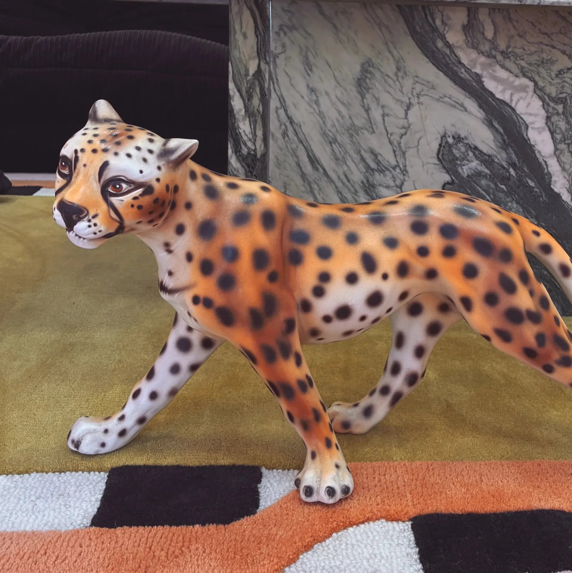 Statuette guépard vintage, céramique biscuit peinte à la main, années 70 - Club Barbara