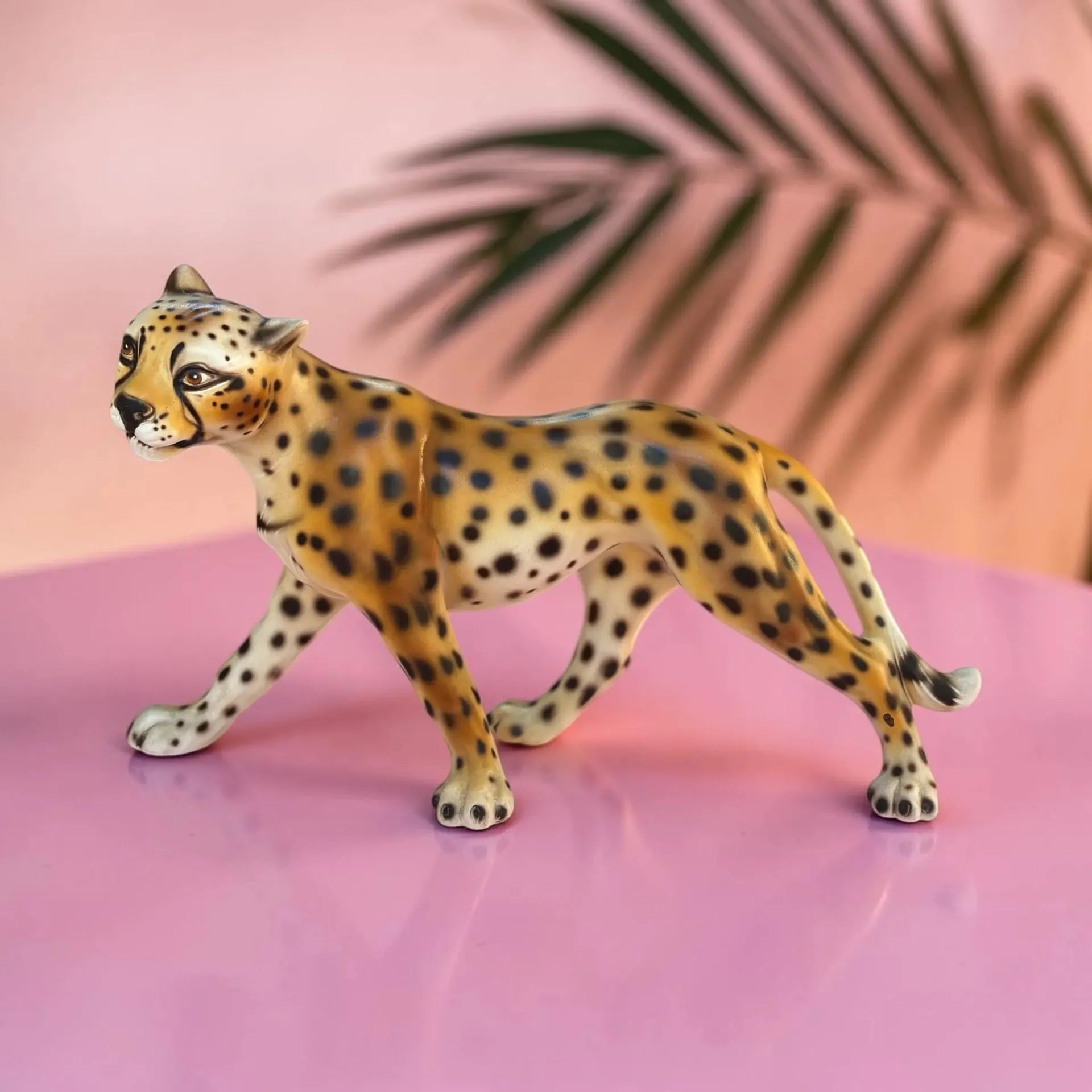 Statuette guépard vintage, céramique biscuit peinte à la main, années 70 - Club Barbara