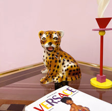 Charger l'image dans la galerie, Statuette bébé léopard Capodimonte, céramique émaillée, Italie années 70
