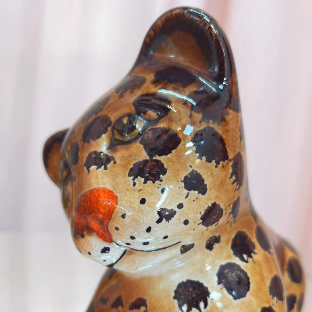 Statuette léopard vintage en céramique émaillée, décoration années 70, Club Barbara
