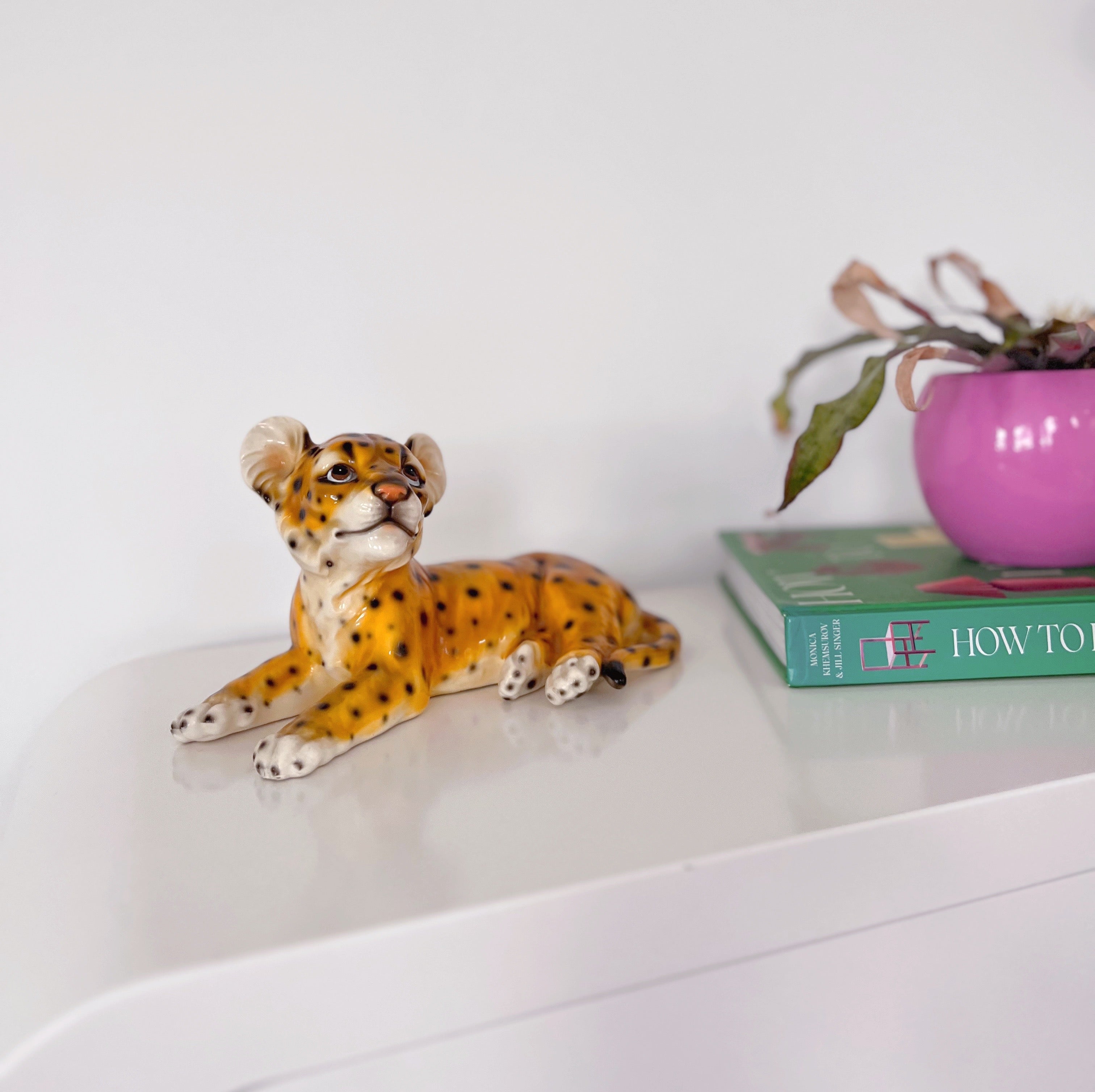 Bébé léopard en porcelaine peint à la main, années 70