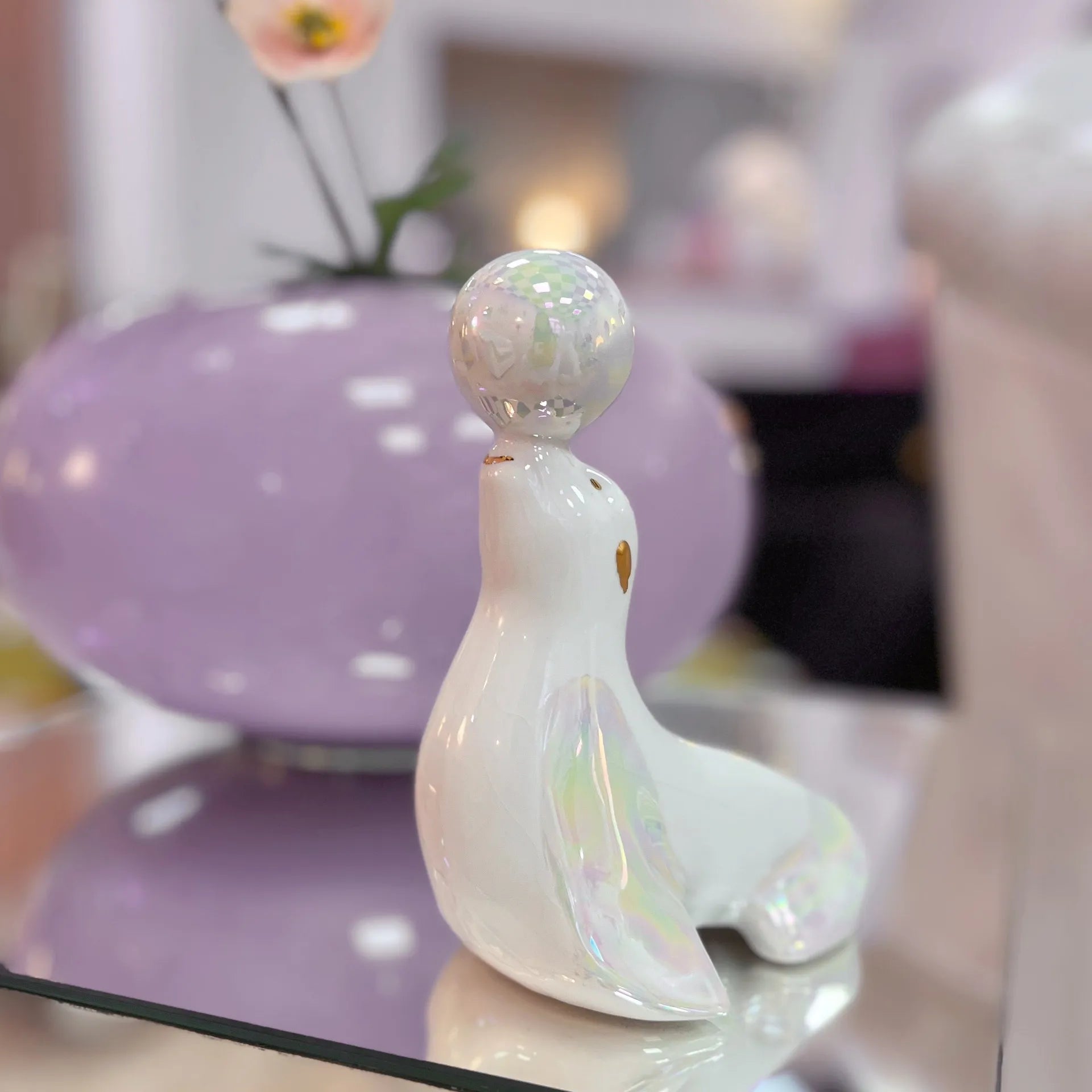 Statuette Otarie en Porcelaine Irisée – Italie, Années 70 - Club Barbara