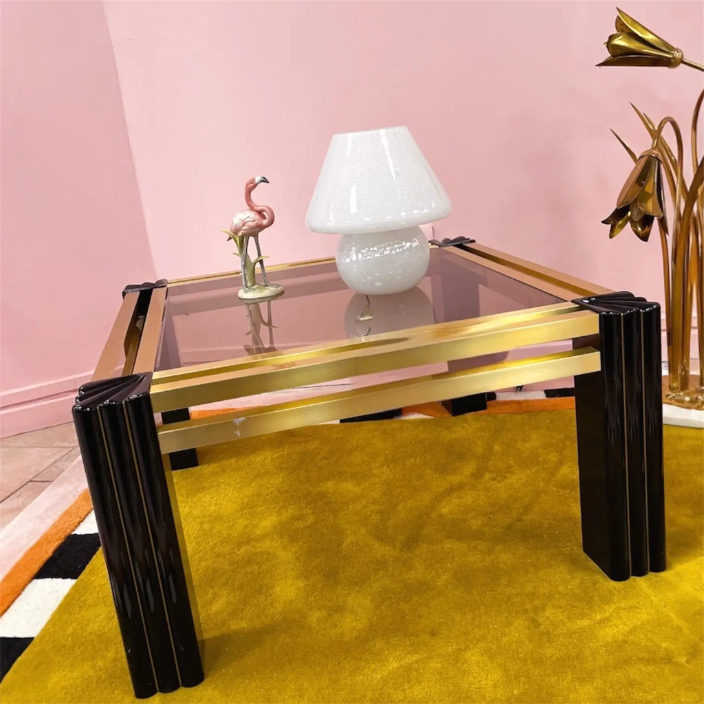 Table basse carrée vintage en laiton doré et verre fumé, dans le goût de Sabot et Maison Jansen, années 80