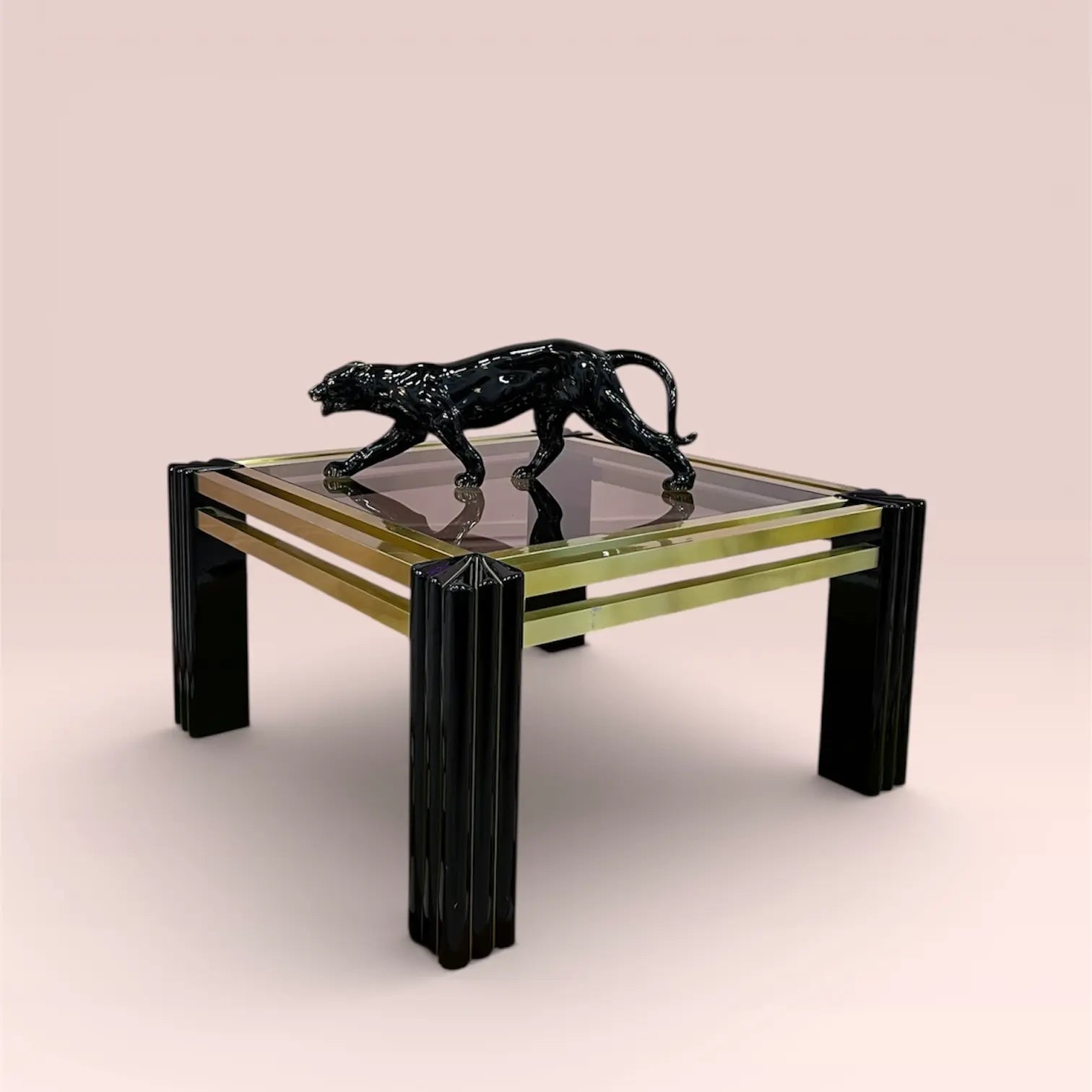 Table basse carrée vintage en laiton doré et verre fumé, dans le goût de Sabot et Maison Jansen, années 80