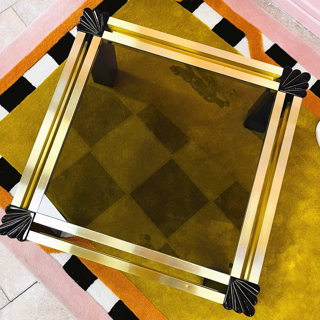 Table basse carrée vintage en laiton doré et verre fumé, dans le goût de Sabot et Maison Jansen, années 80 - Club Barbara