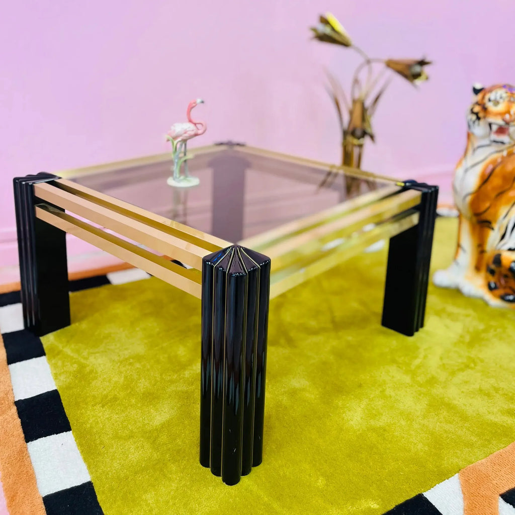 Table basse carrée vintage en laiton doré et verre fumé, dans le goût de Sabot et Maison Jansen, années 80 - Club Barbara