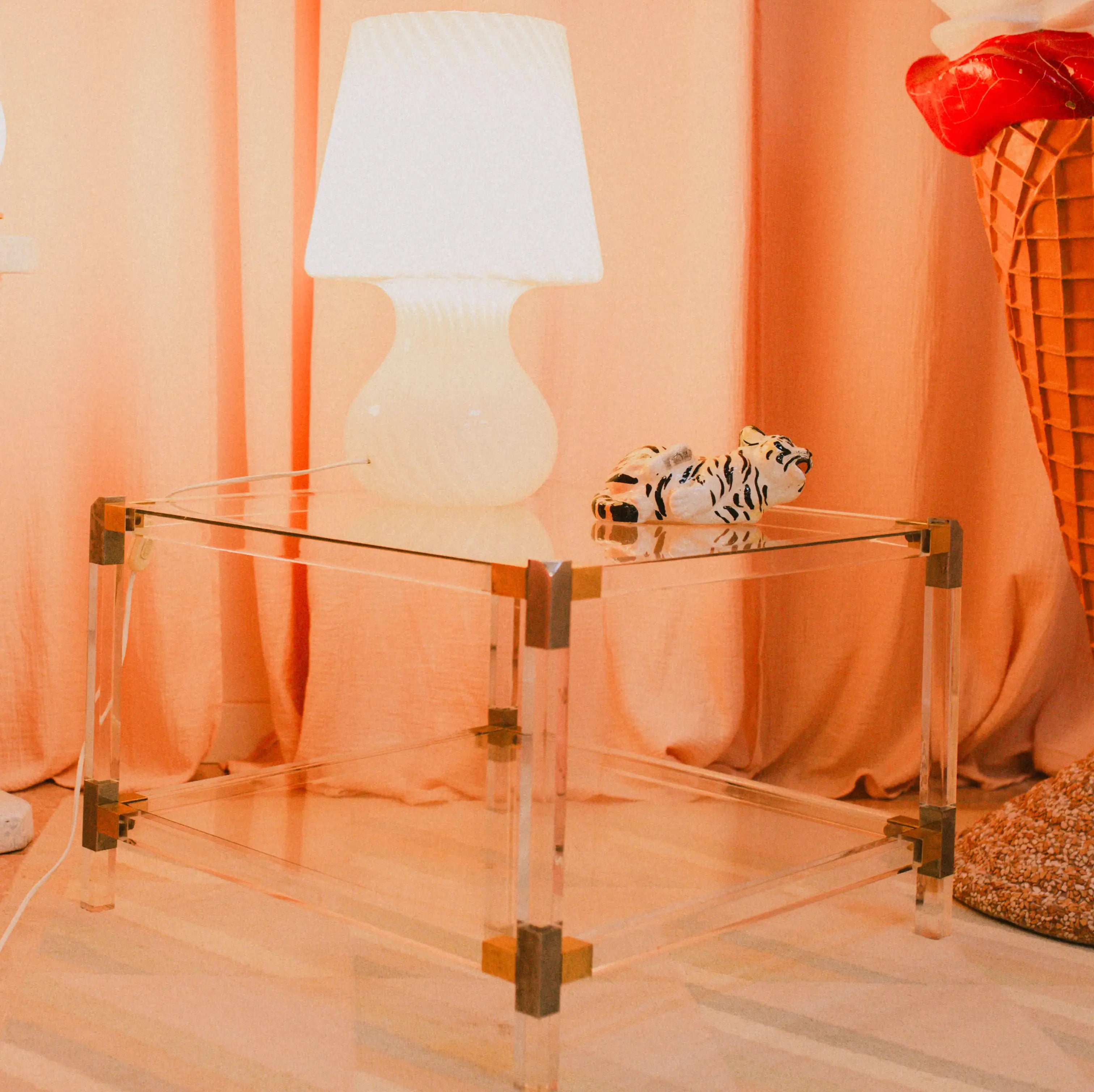 Table basse vintage en lucite transparente et verre, années 70, Club Barbara