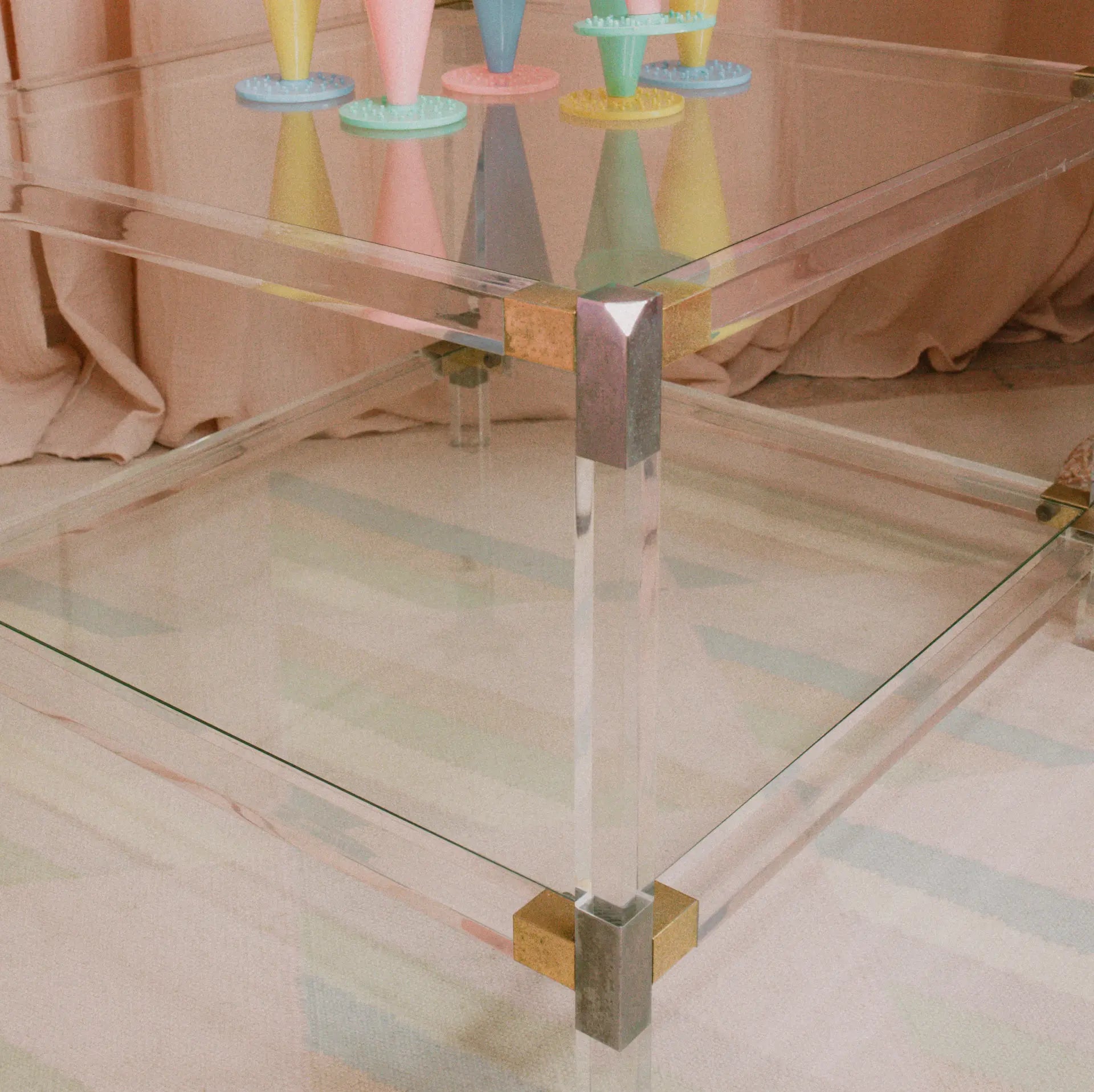 Table basse vintage en lucite transparente et verre, années 70, Club Barbara