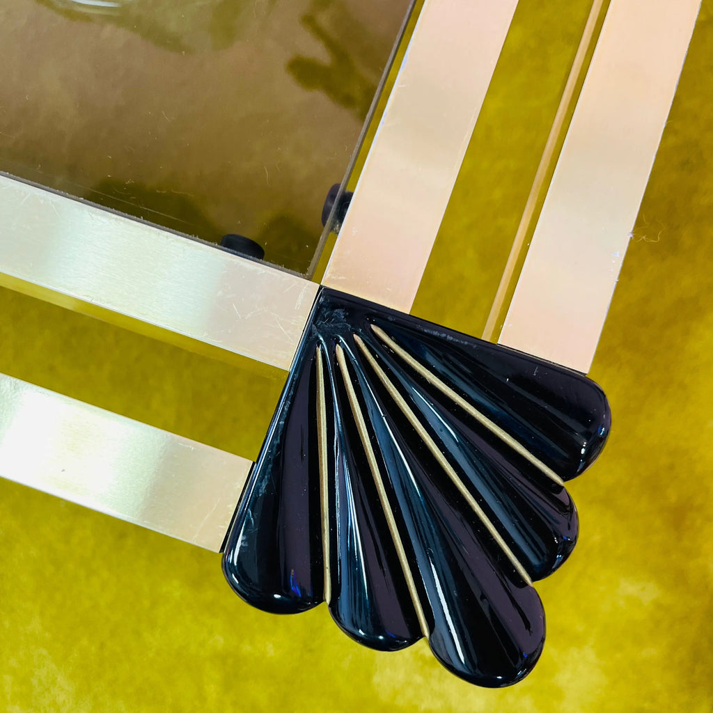 Table basse carrée vintage en laiton doré et verre fumé, dans le goût de Sabot et Maison Jansen, années 80