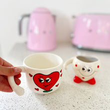 Load image into Gallery viewer, Vintage heart face mugs
