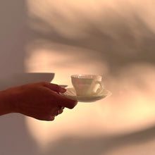 Load image into Gallery viewer, tasses cafe vintage iridescentes
